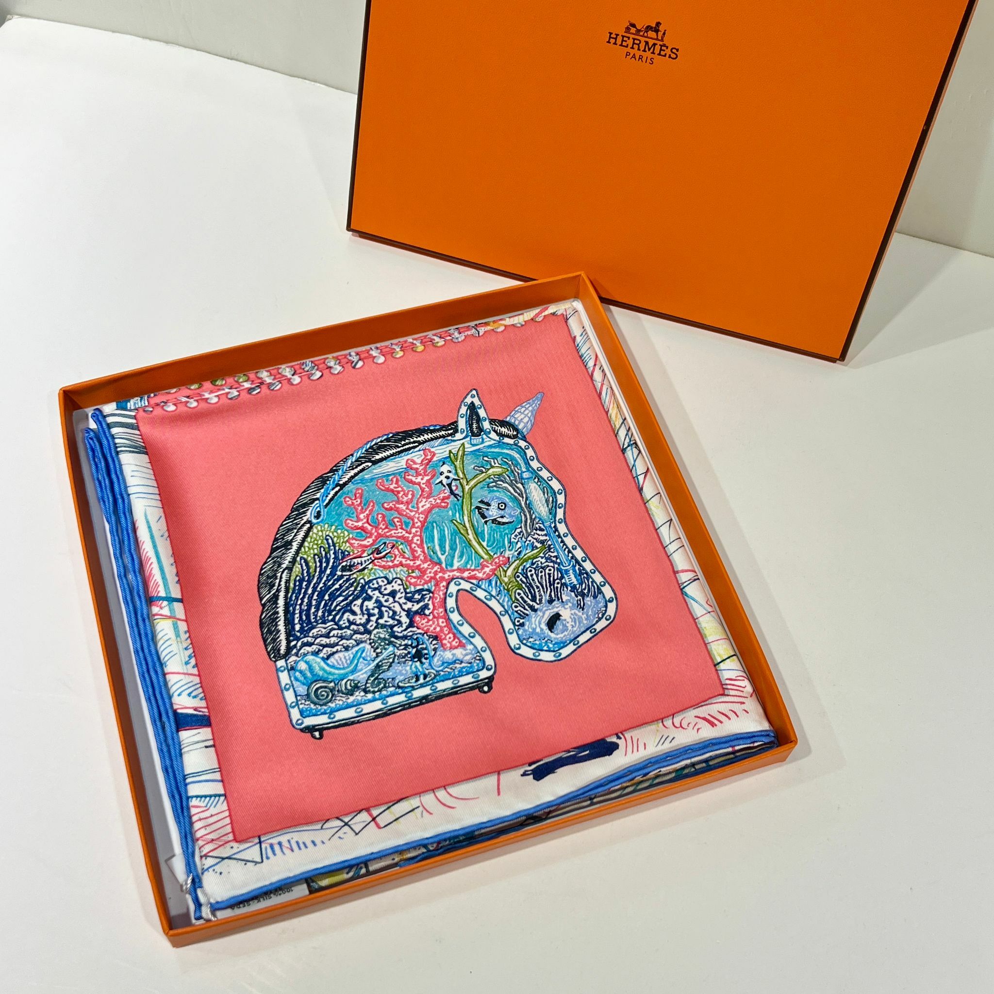 全新HERMES 絲巾90x90cm H003913S 02 Rose / Bleu / Multicol