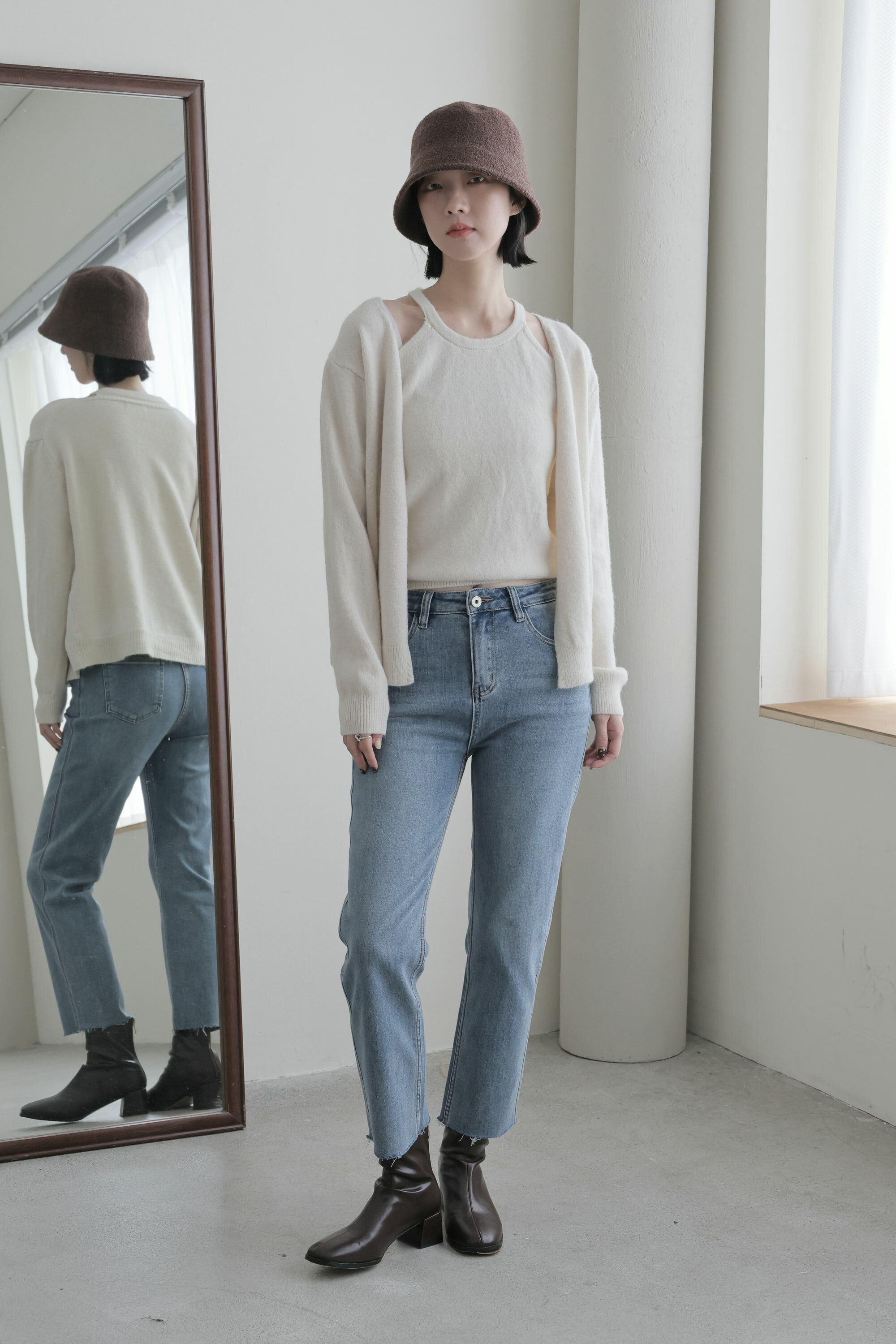 方頭後拉鍊真皮短靴1728