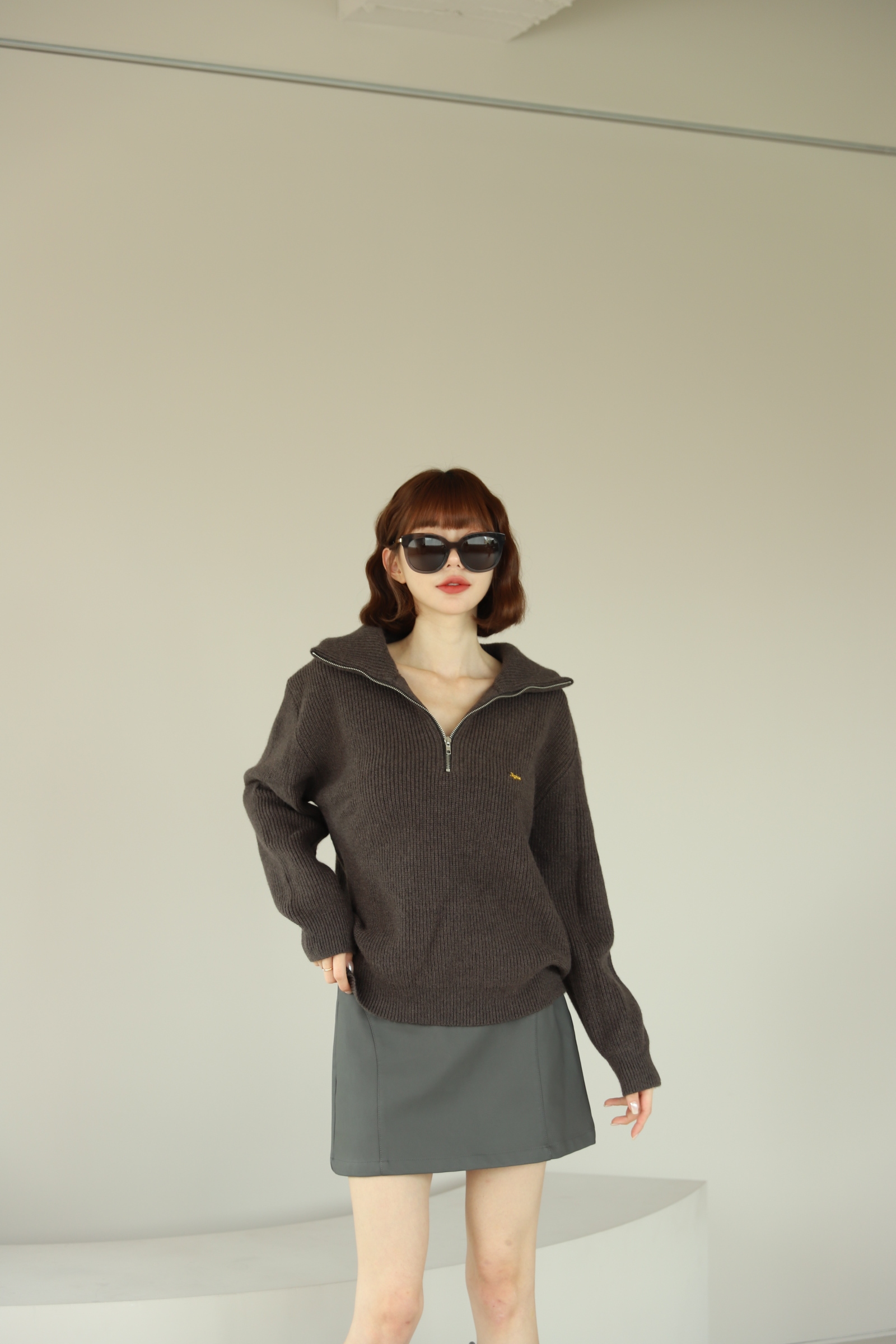 卡其棕小金標針織