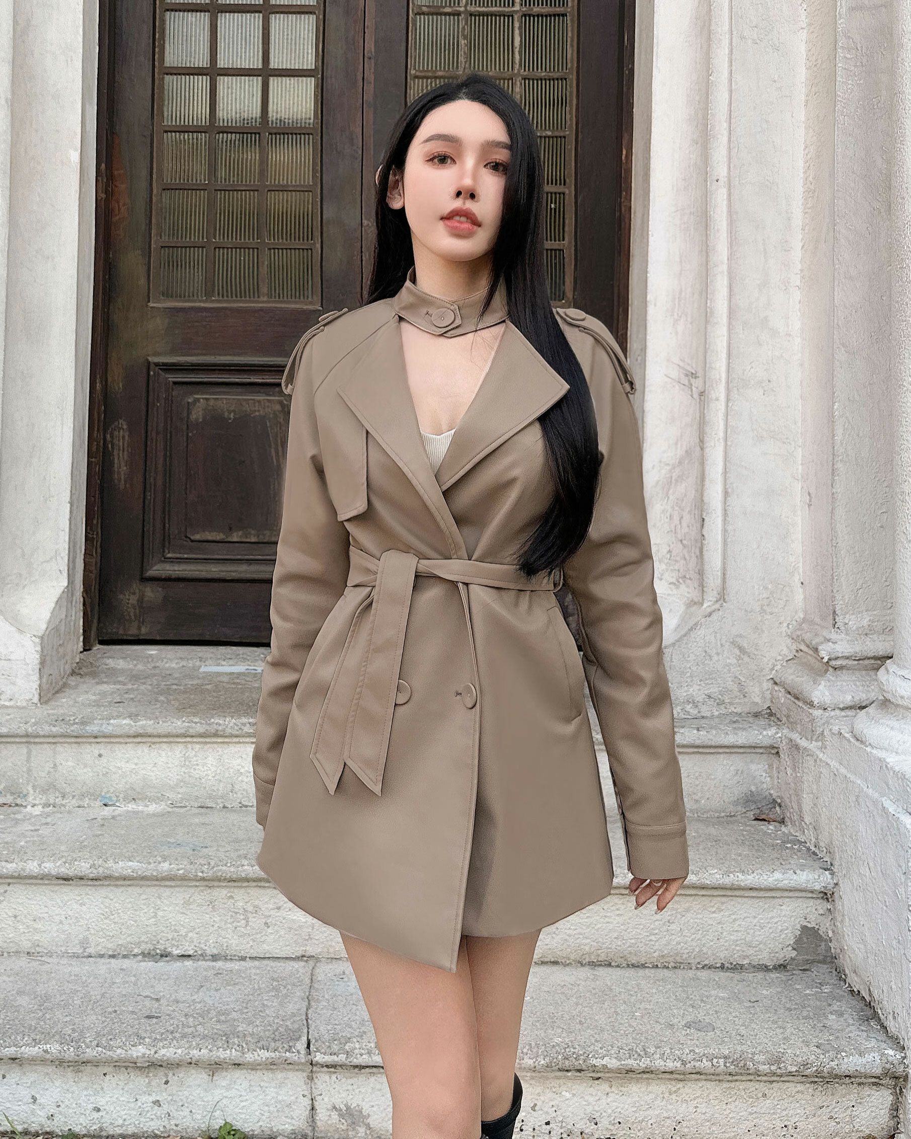 訂製-俐落繫脖翻領皮革風衣外套