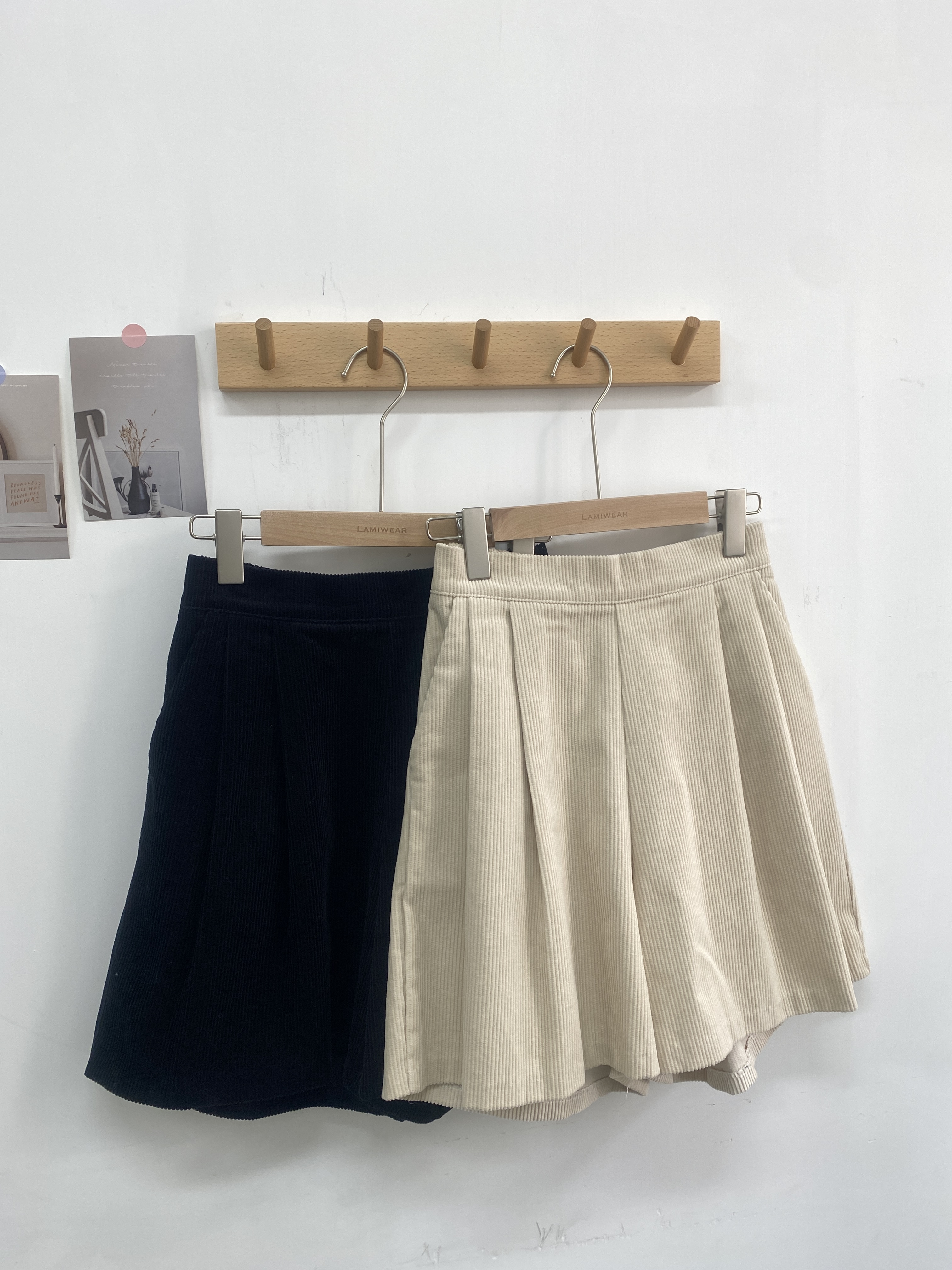 𝑺𝑨𝑳𝑬 現貨  燈芯絨後橡筋腰短褲