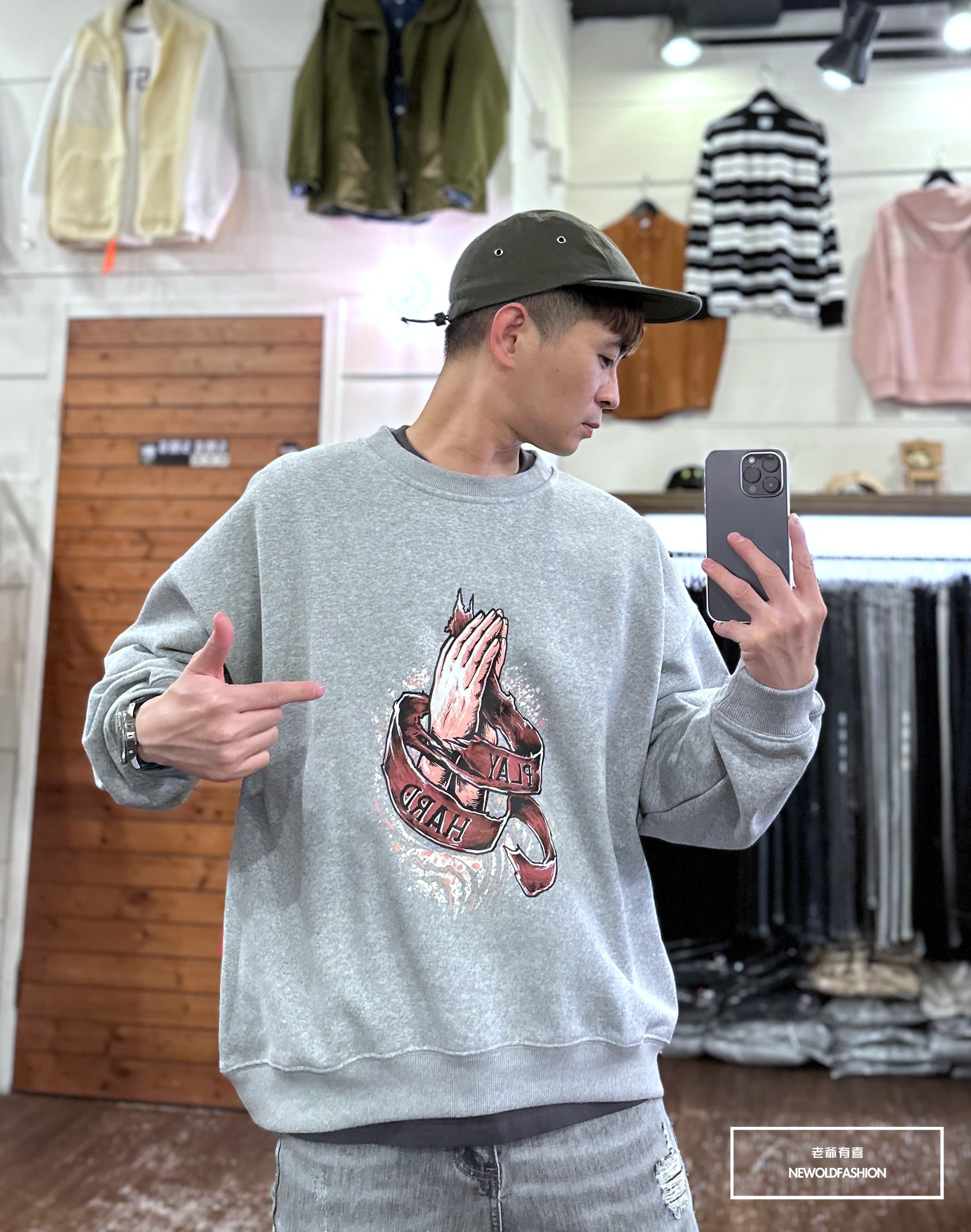 『新品上市』重磅祈禱手刷毛大學T-淺灰(NOF2311F009)