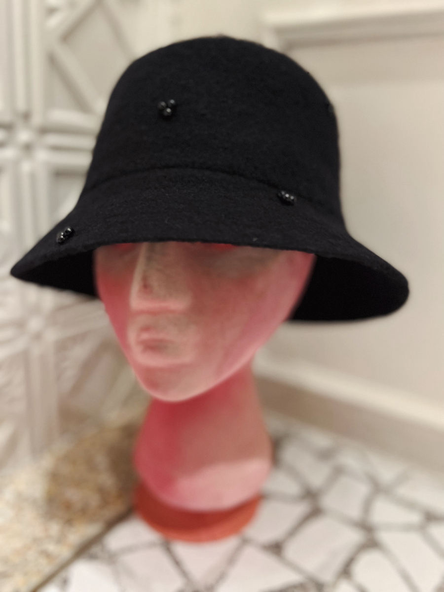 Black Glam 黑色羊毛縫珠漁夫帽