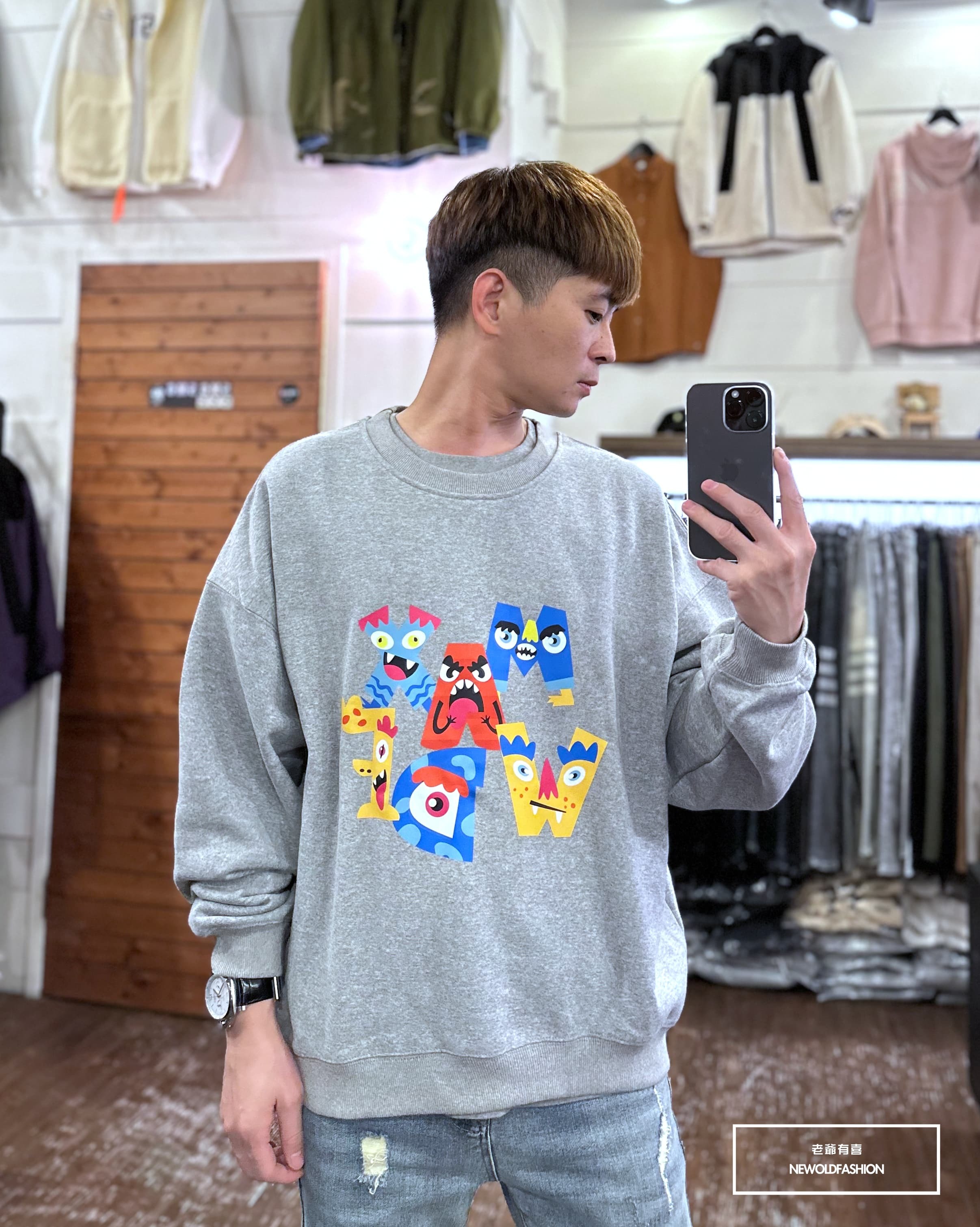 『新品上市』重磅彩色字母怪獸刷毛大學T-淺灰(NOF2311F006)