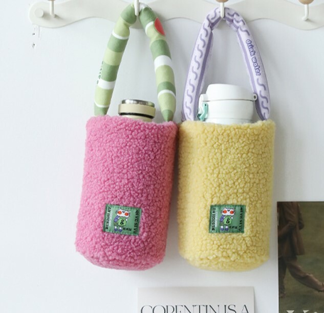 《3374》超可愛QQ毛羔絨胖提把保溫水杯袋