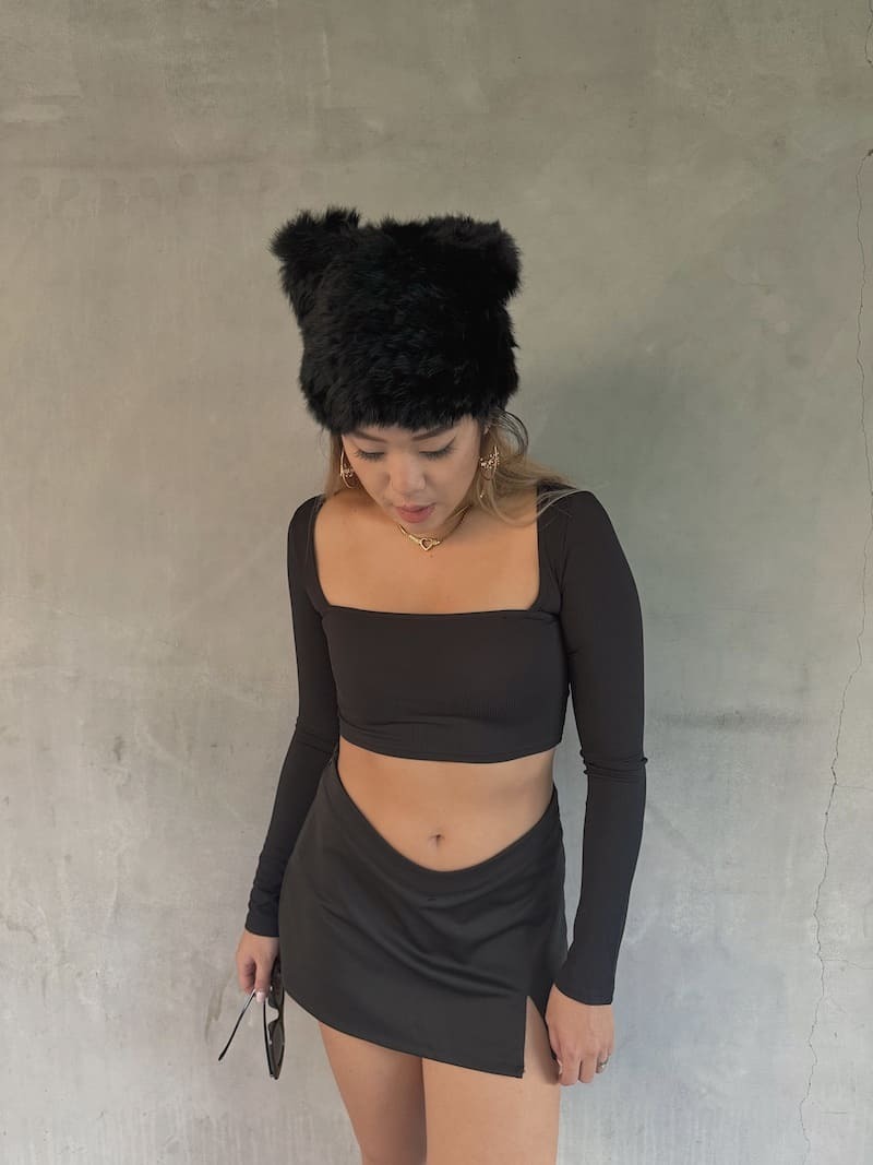 黑色Ｖ腰開衩短裙