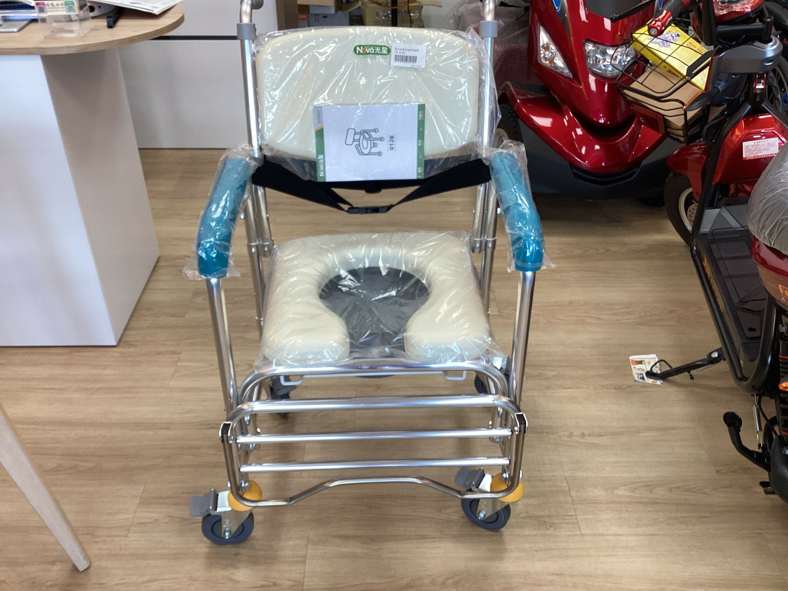 鋁合金4輪馬桶椅