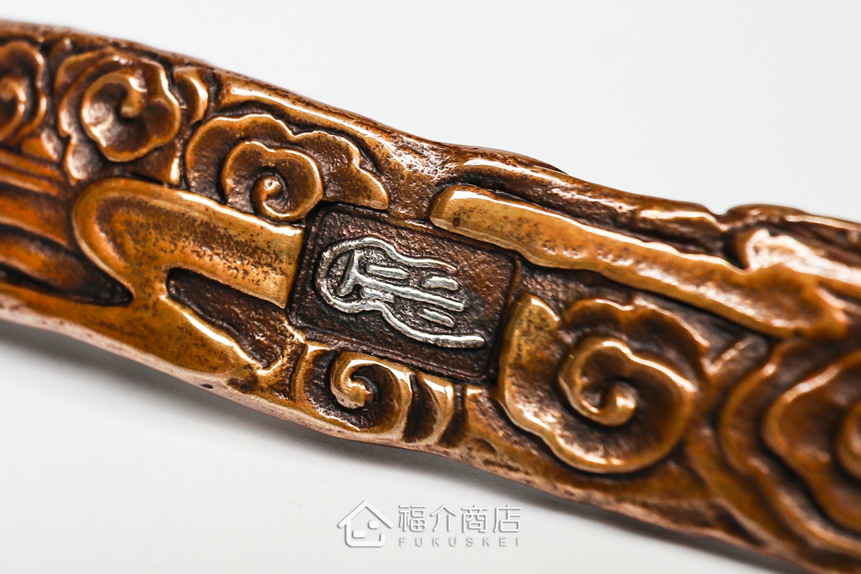 拿起茶壺壺蓋用的蓋取