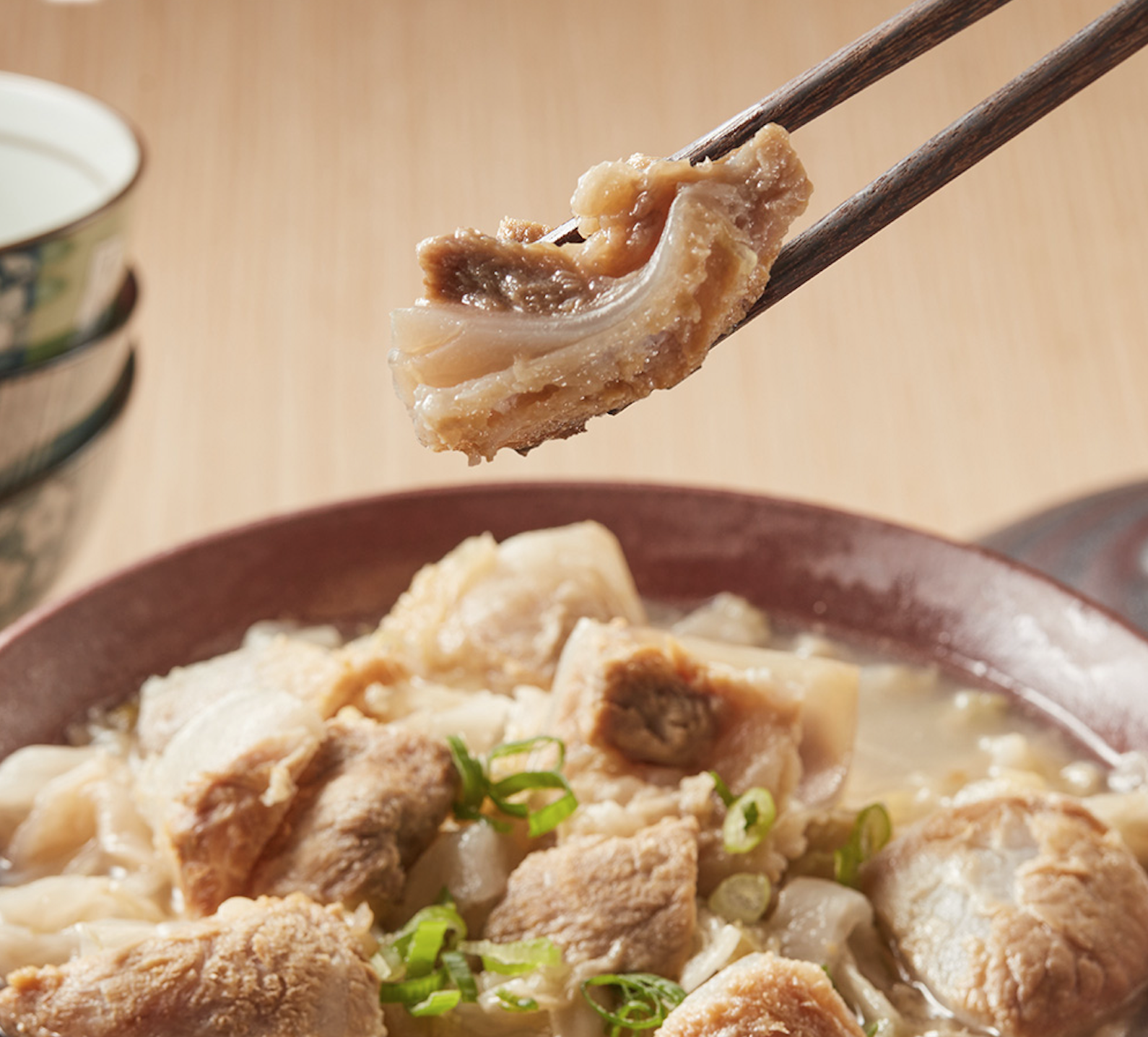 【酸菜軟骨湯】