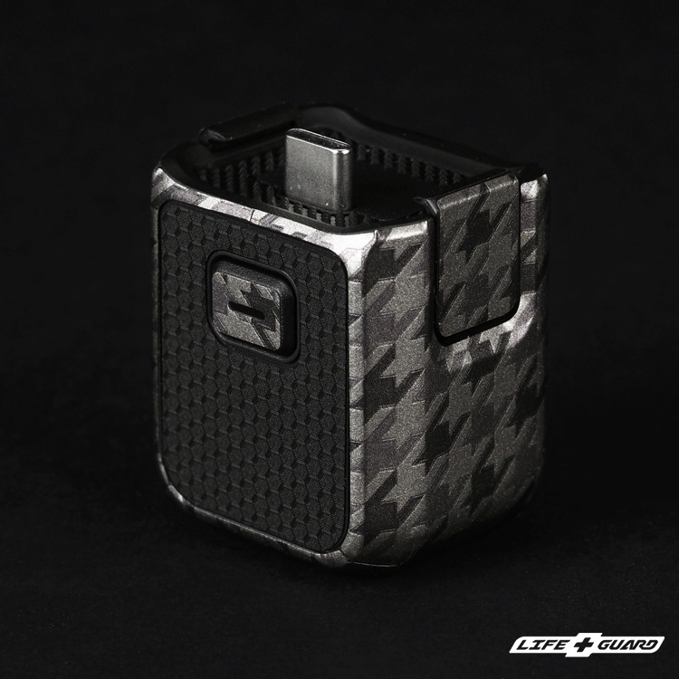 LIFE+GUARD 續航手把貼膜側面展示圖，LIFE+GUARD 風格設計