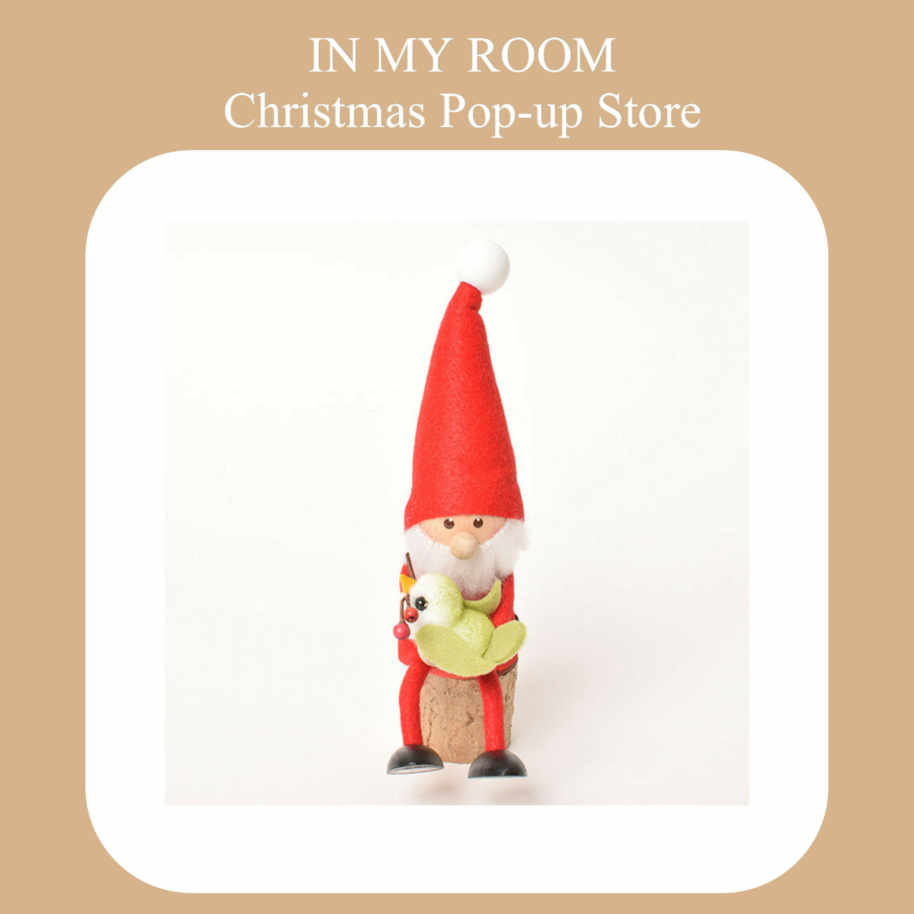 聖誕老公公坐木椅抱鳥娃娃