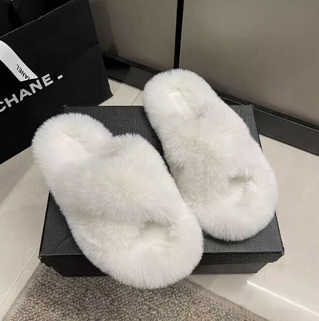 Plush cross-over cotton slippers