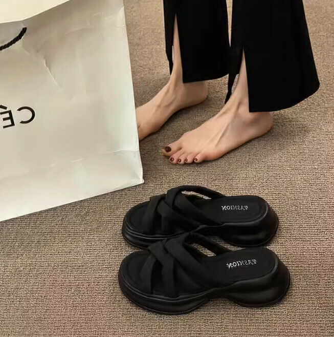 涼拖鞋