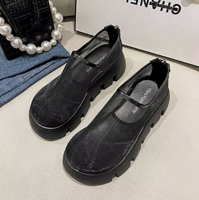 Breathable mesh toe-cap sandals