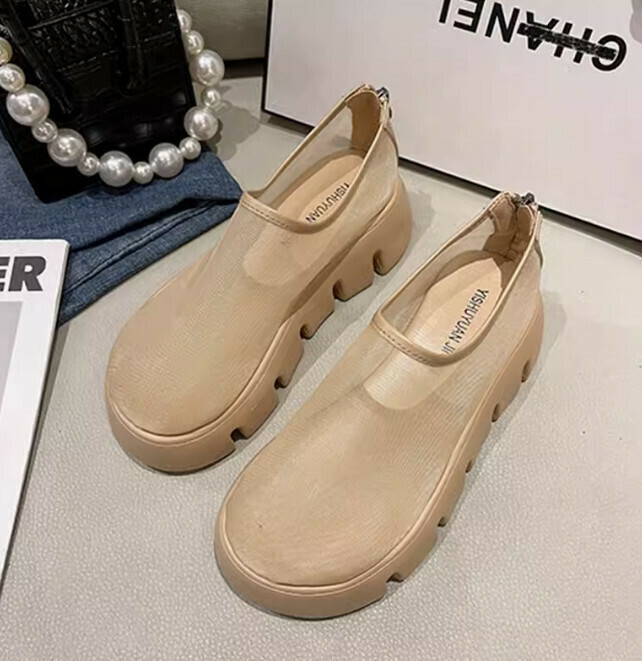 Breathable mesh toe-cap sandals