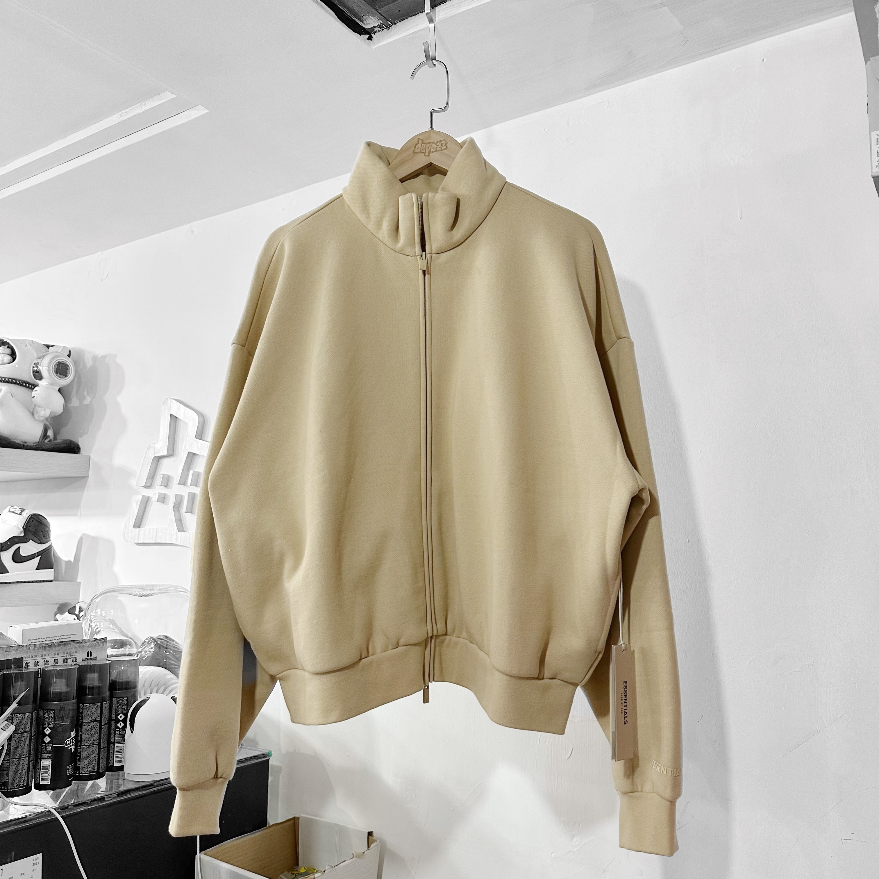 Fear Of God Essentials SS23 Fullzip Jacket 拉鏈外套 SAND