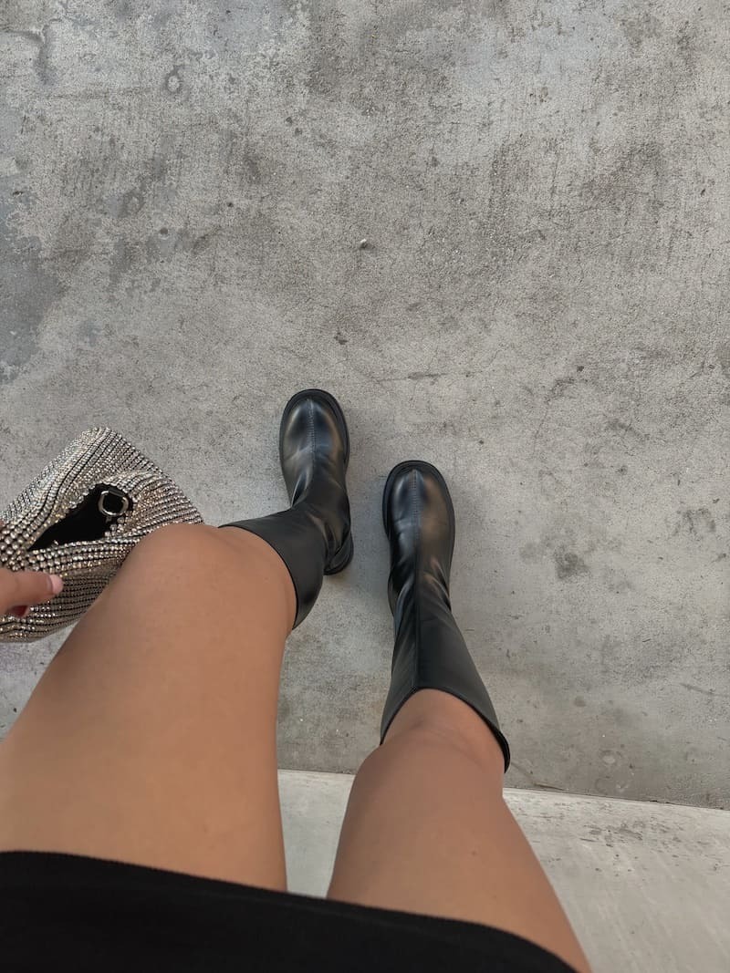 黑色皮質V字長靴