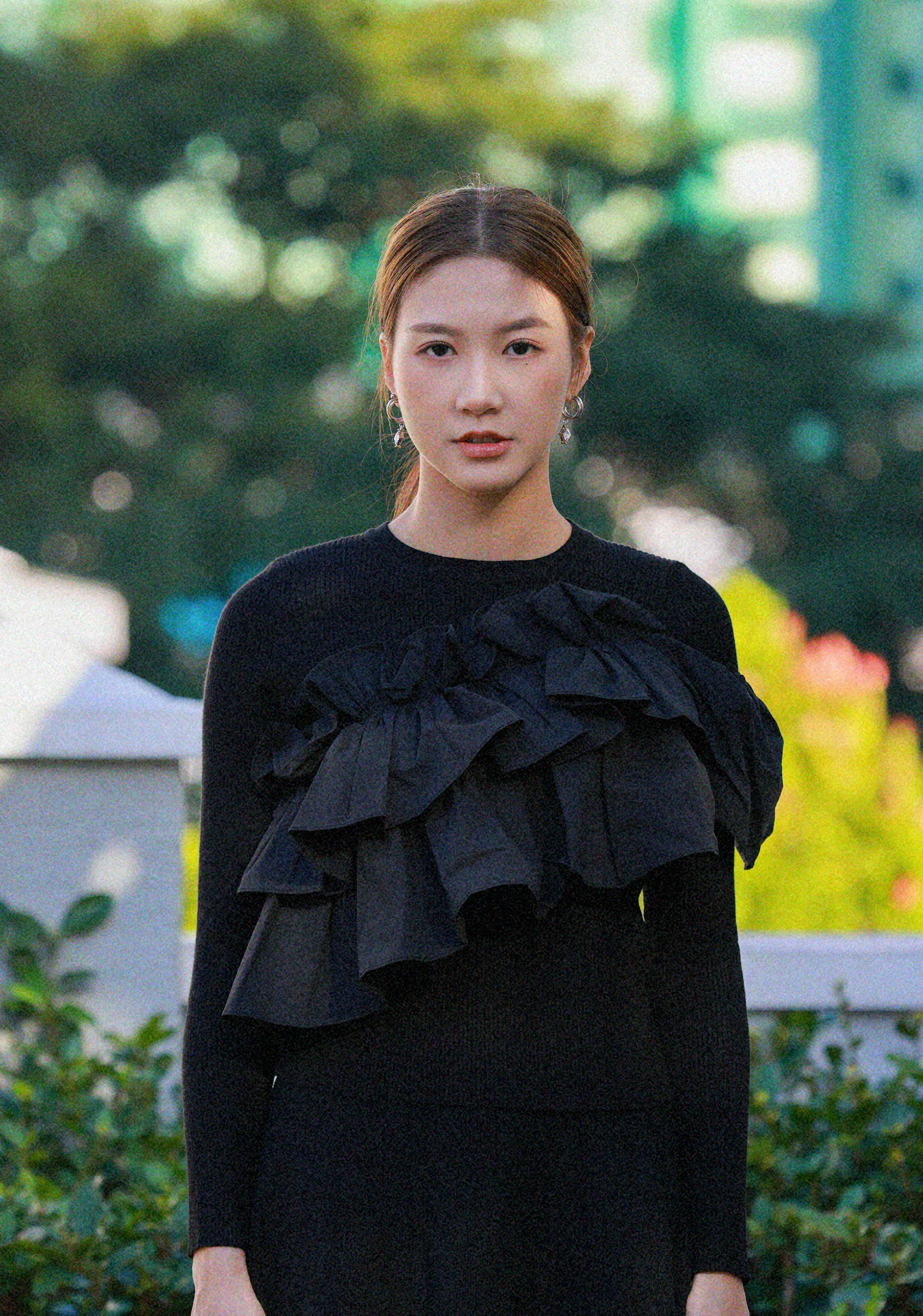 斜大荷葉針織上衣（現貨款式）