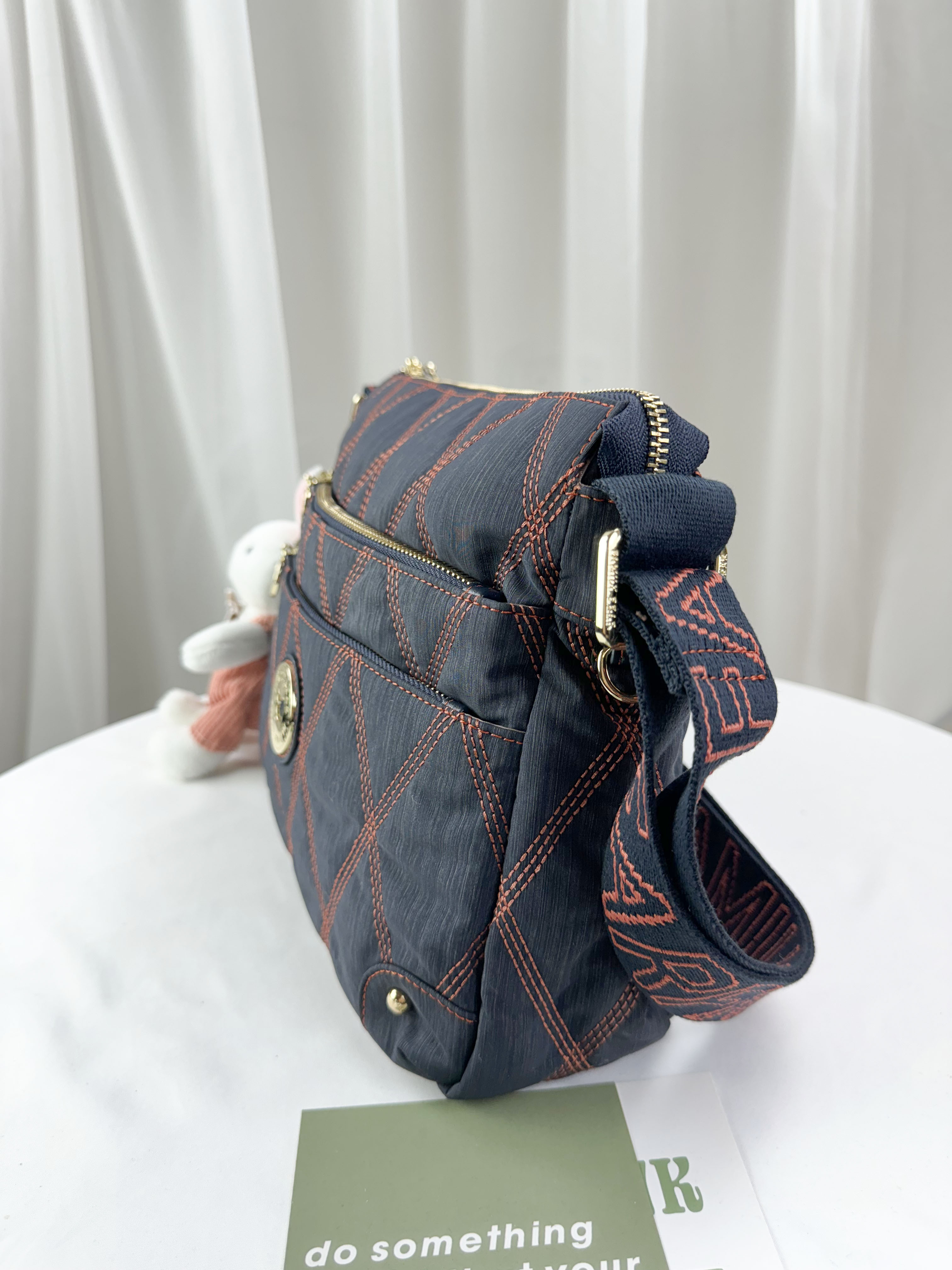 FamilyBear 藍橙菱格線尼龍側背包 附兔兔吊飾  #2045