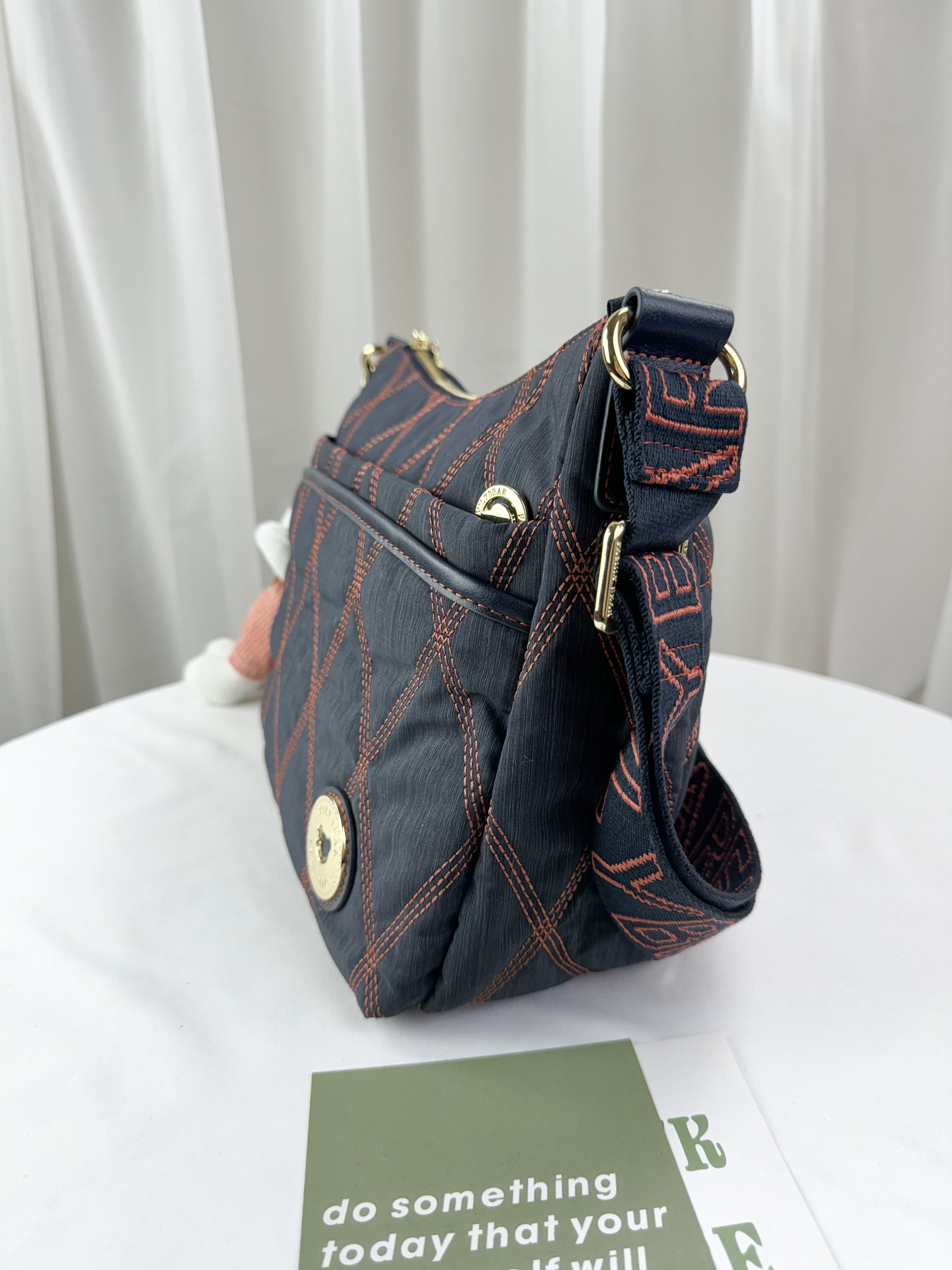 FamilyBear 藍橙菱格線尼龍側背包 附兔兔吊飾 #2638