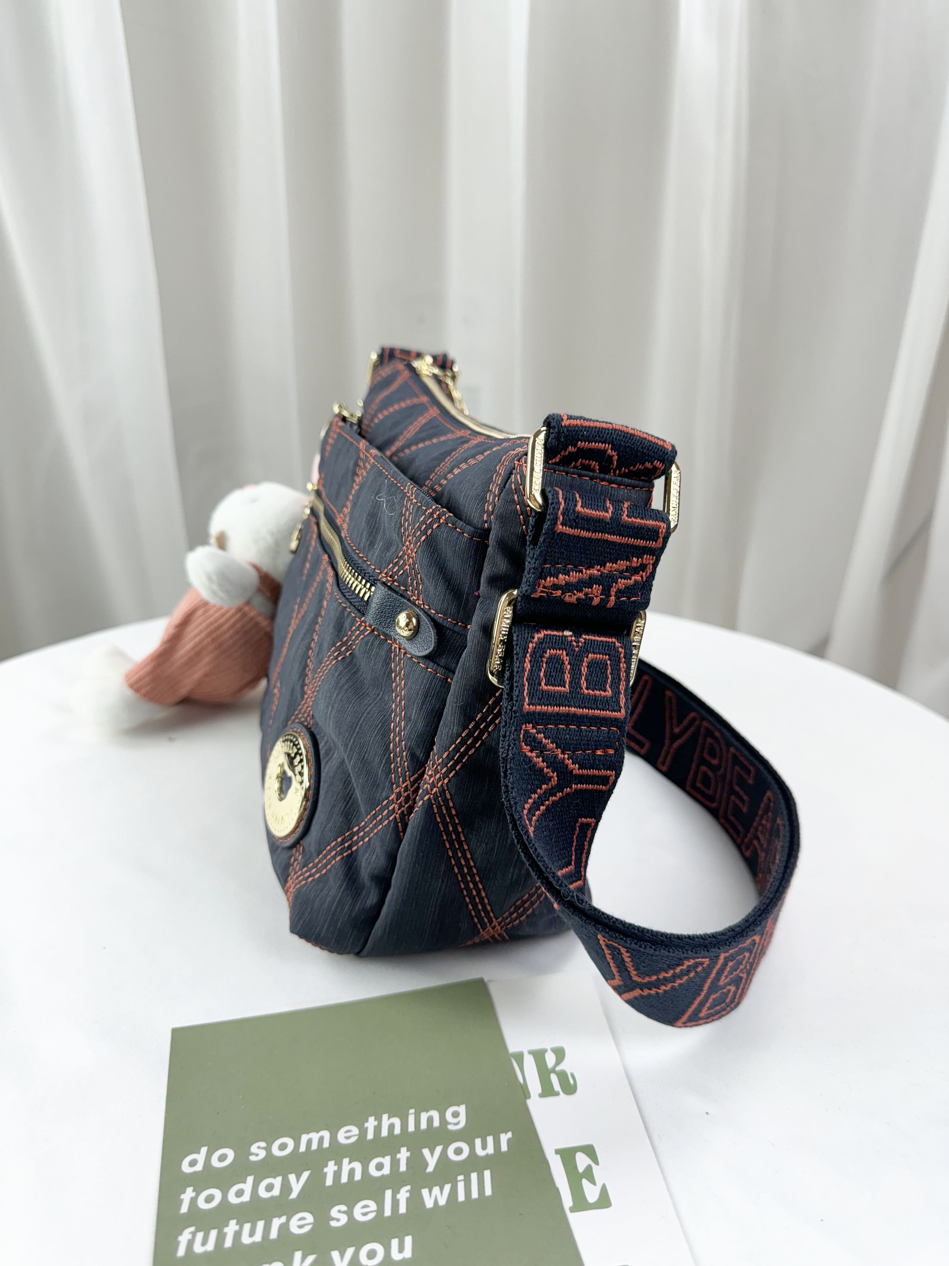 FamilyBear 藍橙菱格線尼龍側背包 附兔兔吊飾 #2672