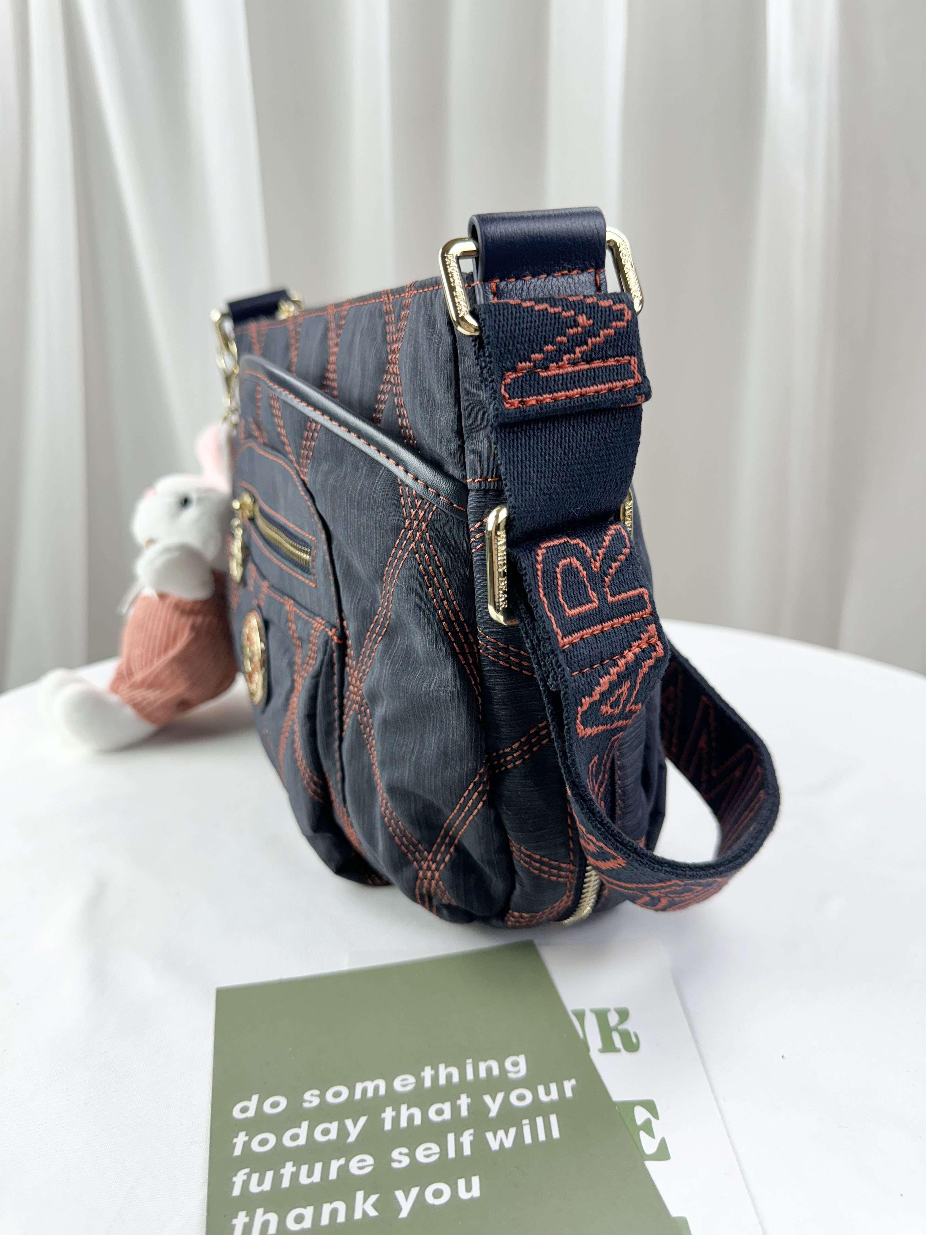 FamilyBear 藍橙菱格線尼龍側背包 附兔兔吊飾 #2237