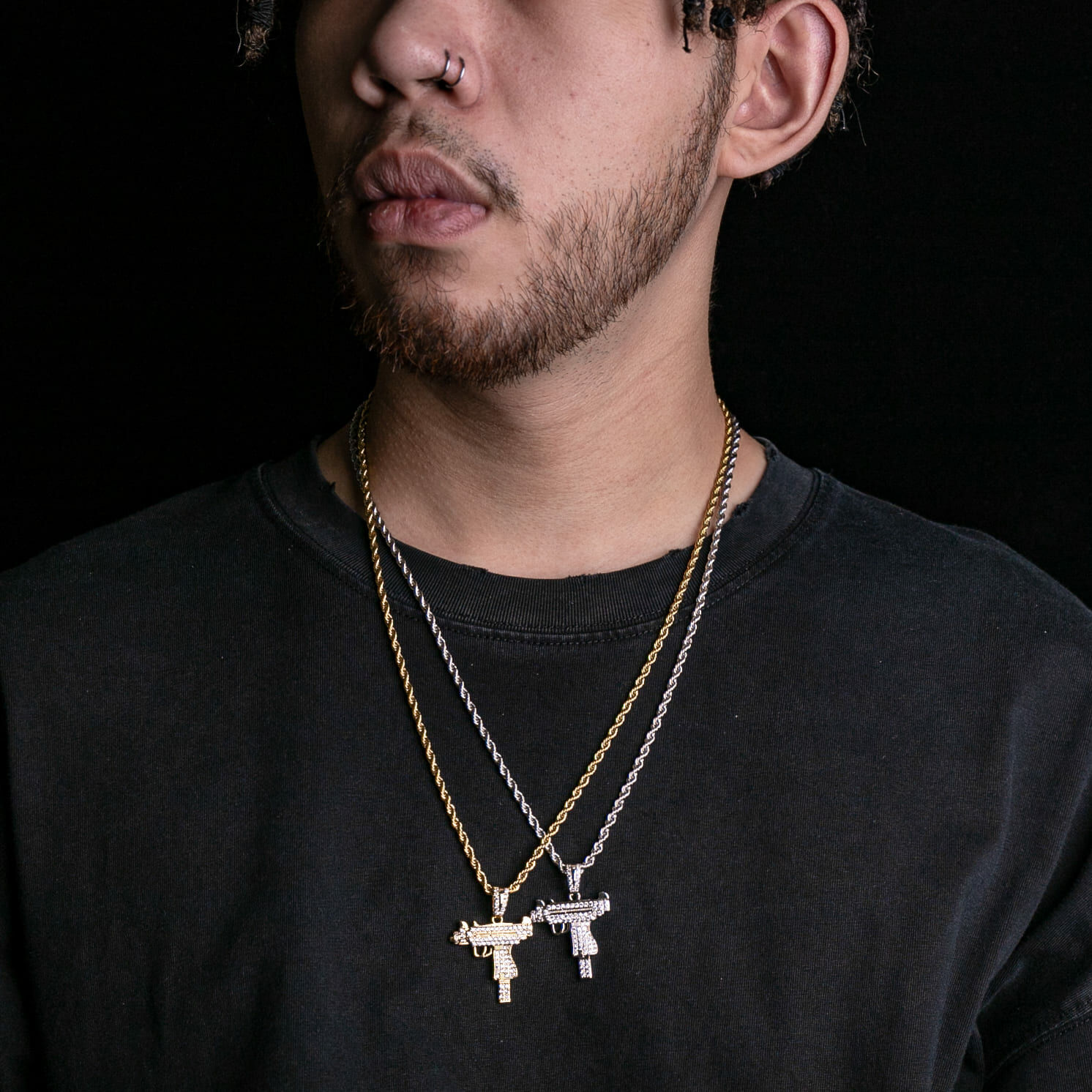 滿鑲烏茲衝鋒槍造型墜飾