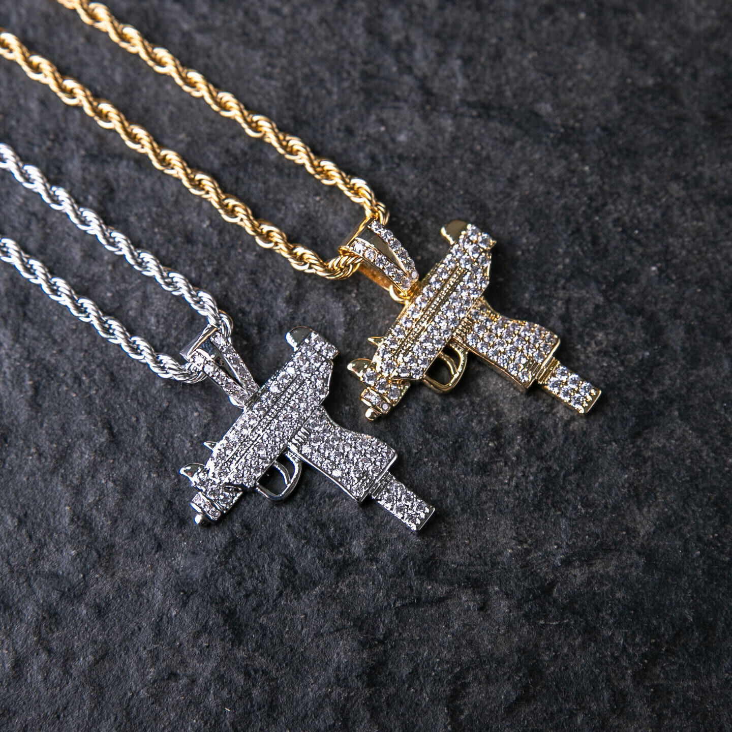 滿鑲烏茲衝鋒槍造型墜飾