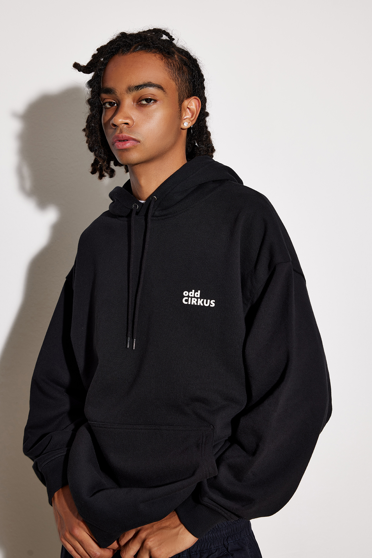 odd CIRKUS 經典款大LOGO重磅寬鬆連帽休閒上衣 黑色