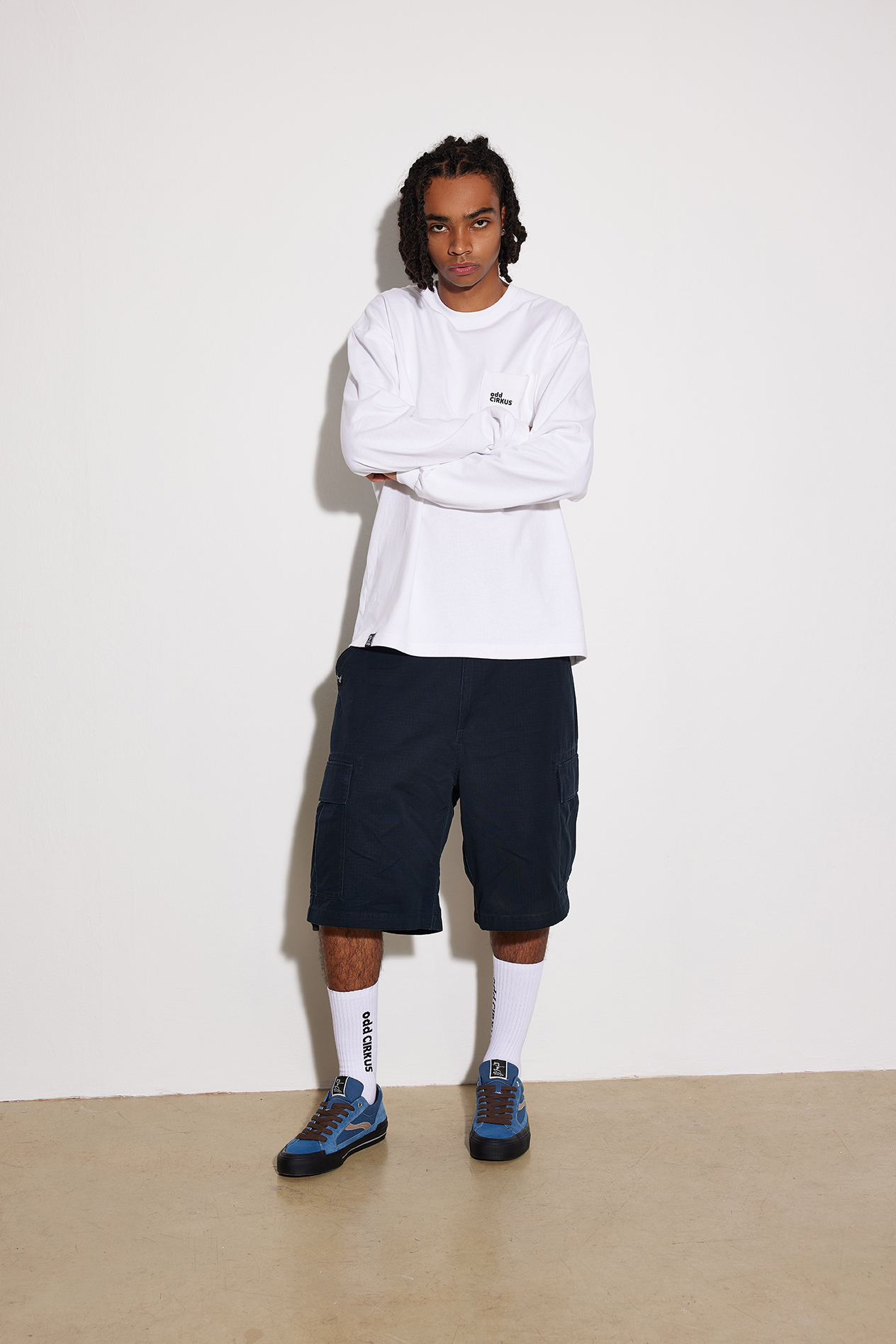 odd CIRKUS 經典街頭潮流胸前口袋長袖字母圓領T恤 白色