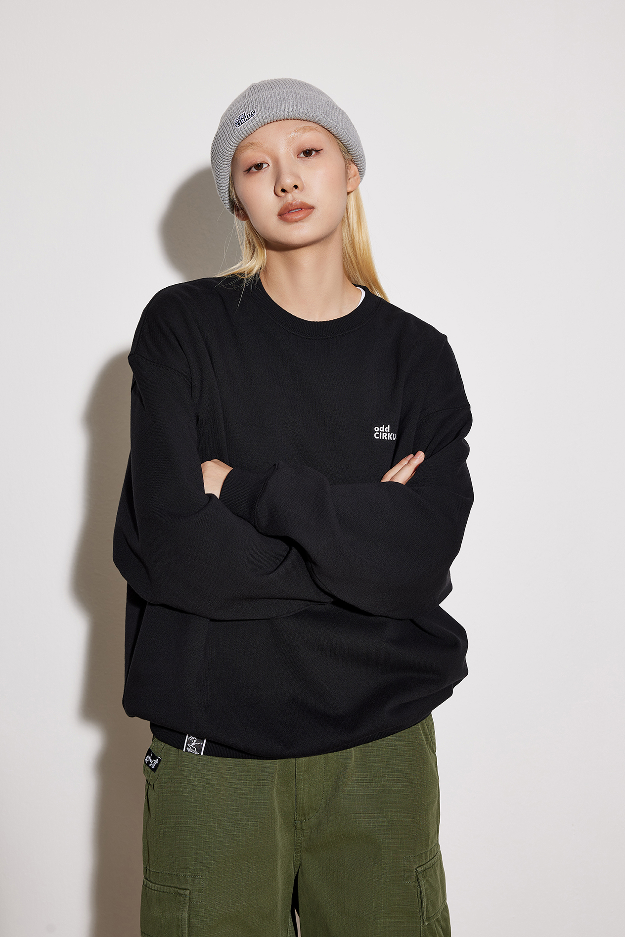 odd CIRKUS 街頭復古圓領長袖大學Tee 黑色