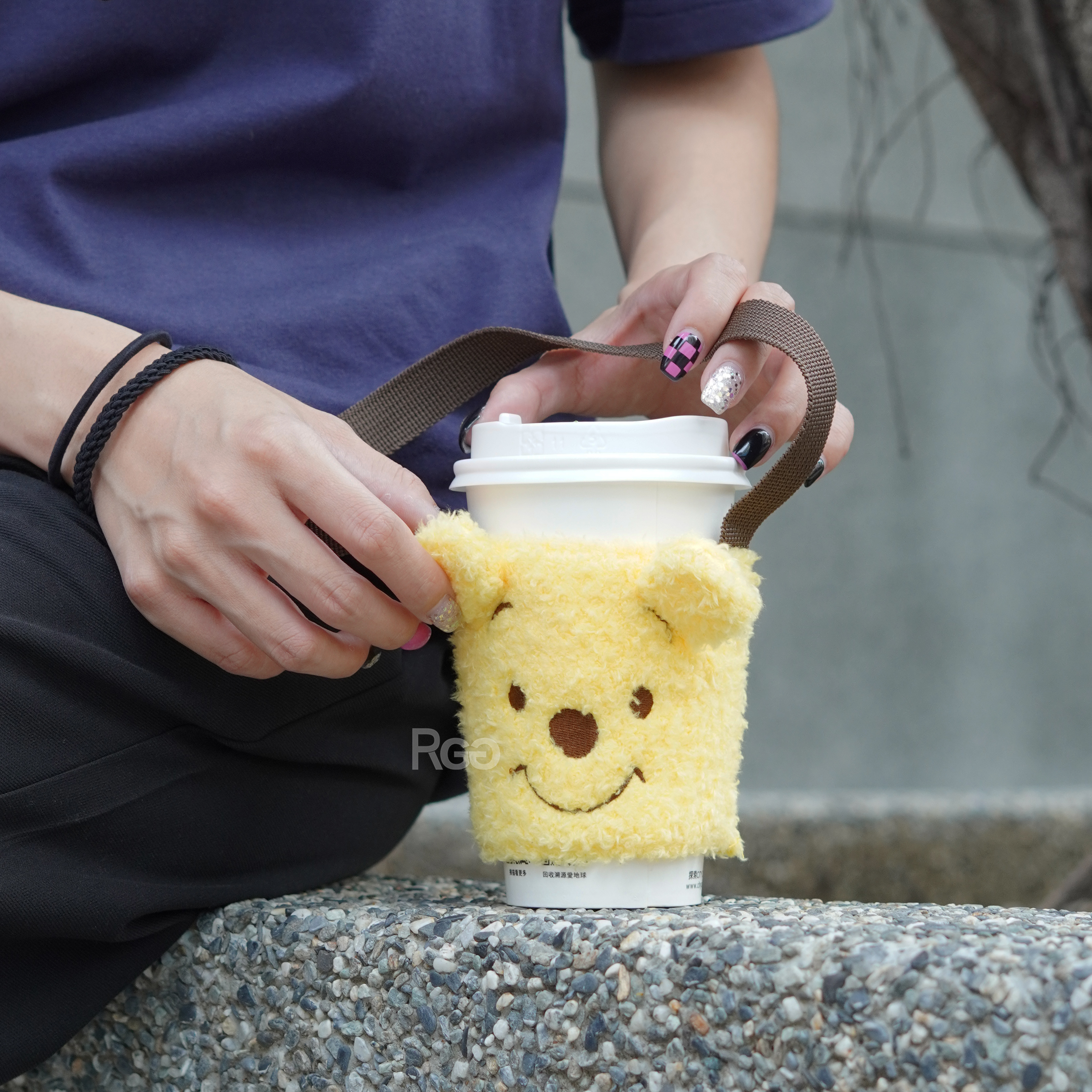 迪士尼絨毛飲料提袋杯袋杯套維尼、三眼怪、熊抱哥近照