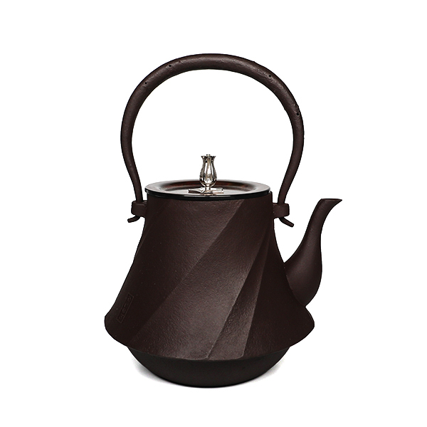 【喜泉堂-泉春】富士形 螺旋紋 鐵壺1.3L