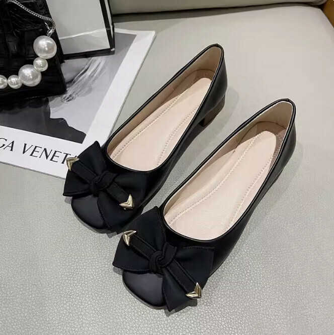 Thick-heeled soft leather shoes and low-heeled shoes