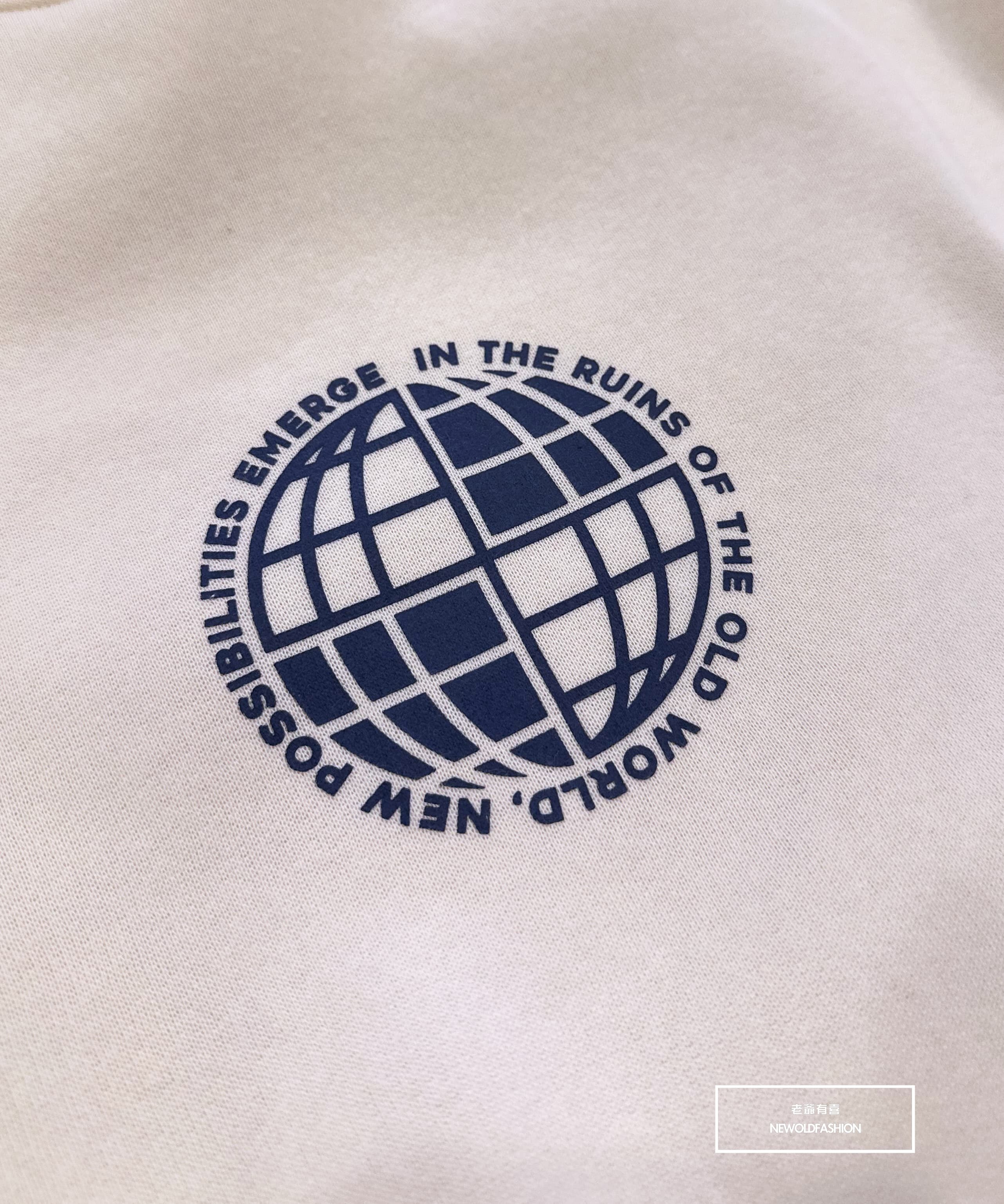 重磅NEW色塊地球刷毛大學T－米｜NEWOLDFASHION 老爺有喜 (NOF231188014)