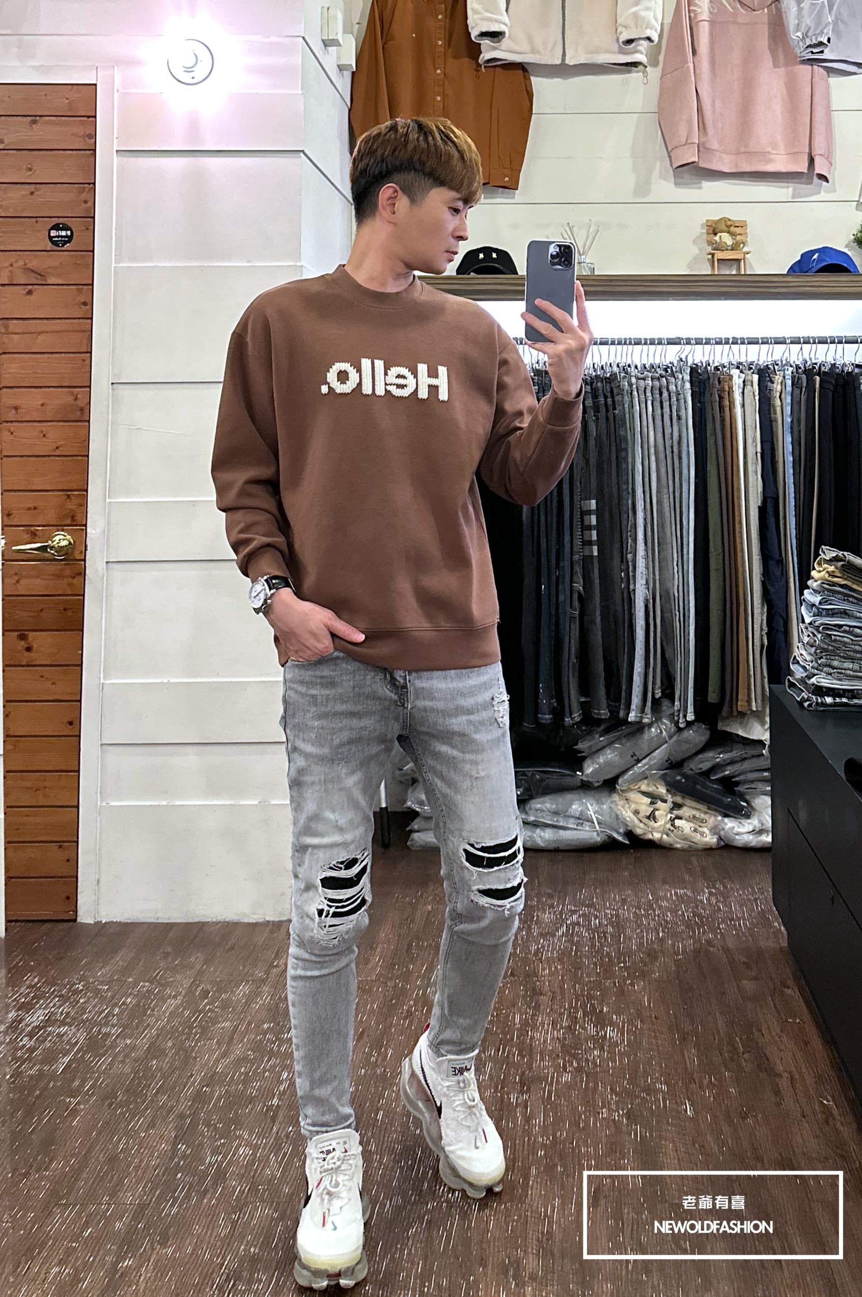 『新品上市』重磅Hello刺繡大學T-咖(NOF2309383)