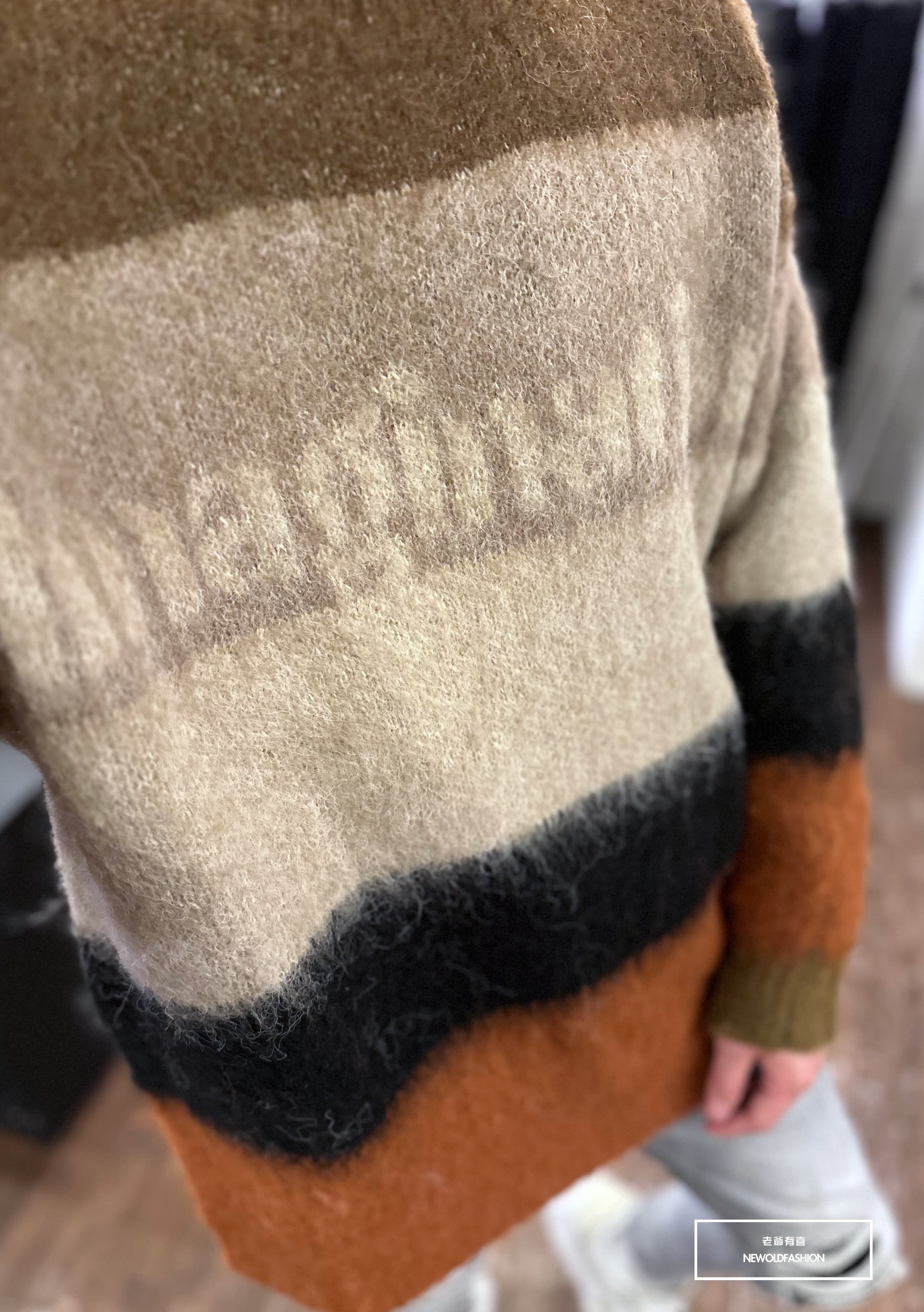 『新款上市』重磅多色渲染針織毛衣-咖(NOF231110088)