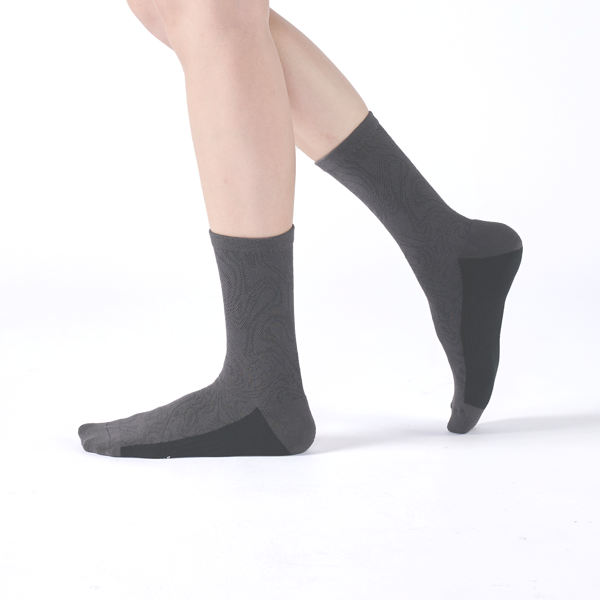 拓荒者 抗菌運動中筒襪〈黑〉