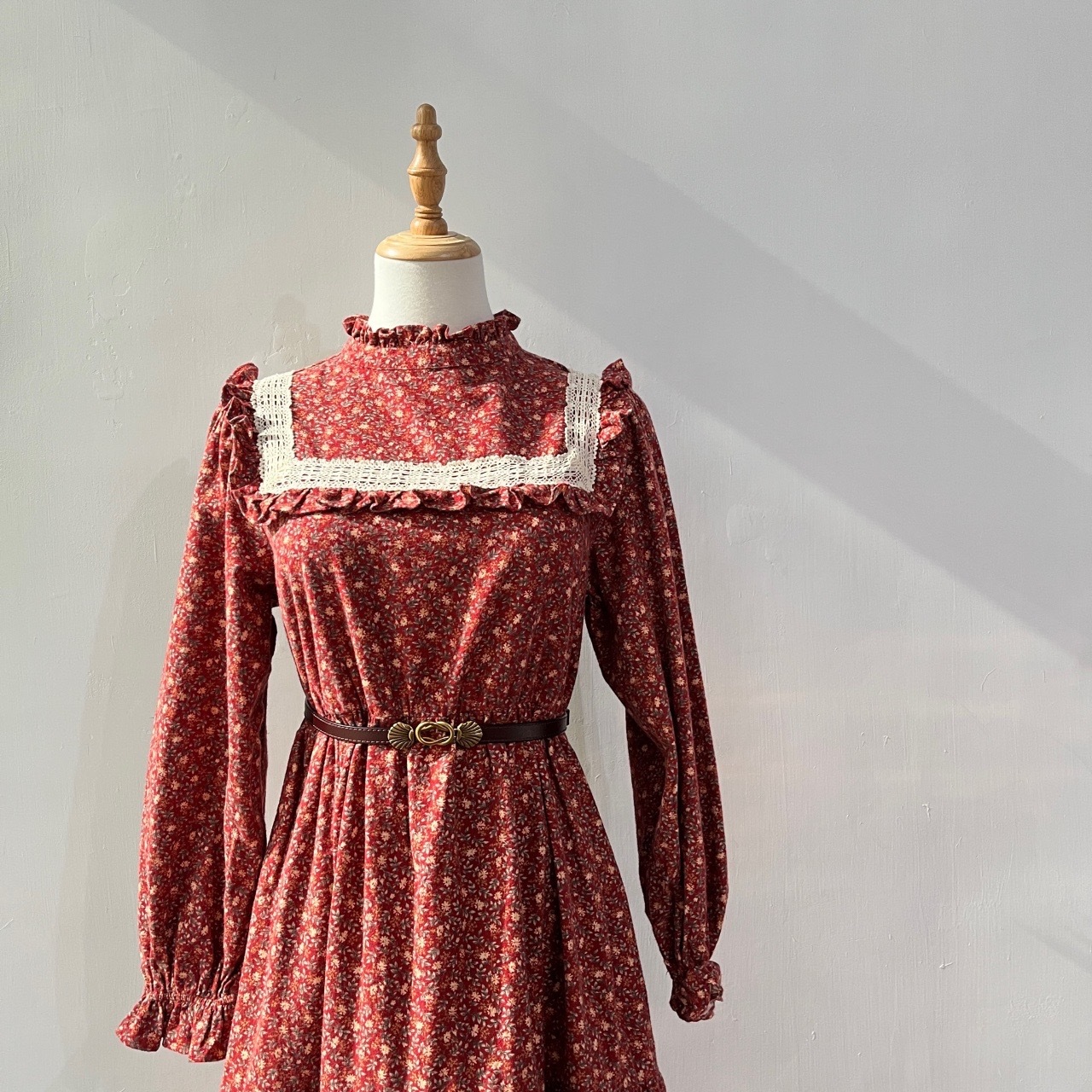 暗紅色碎花英式公主感長袖連身裙