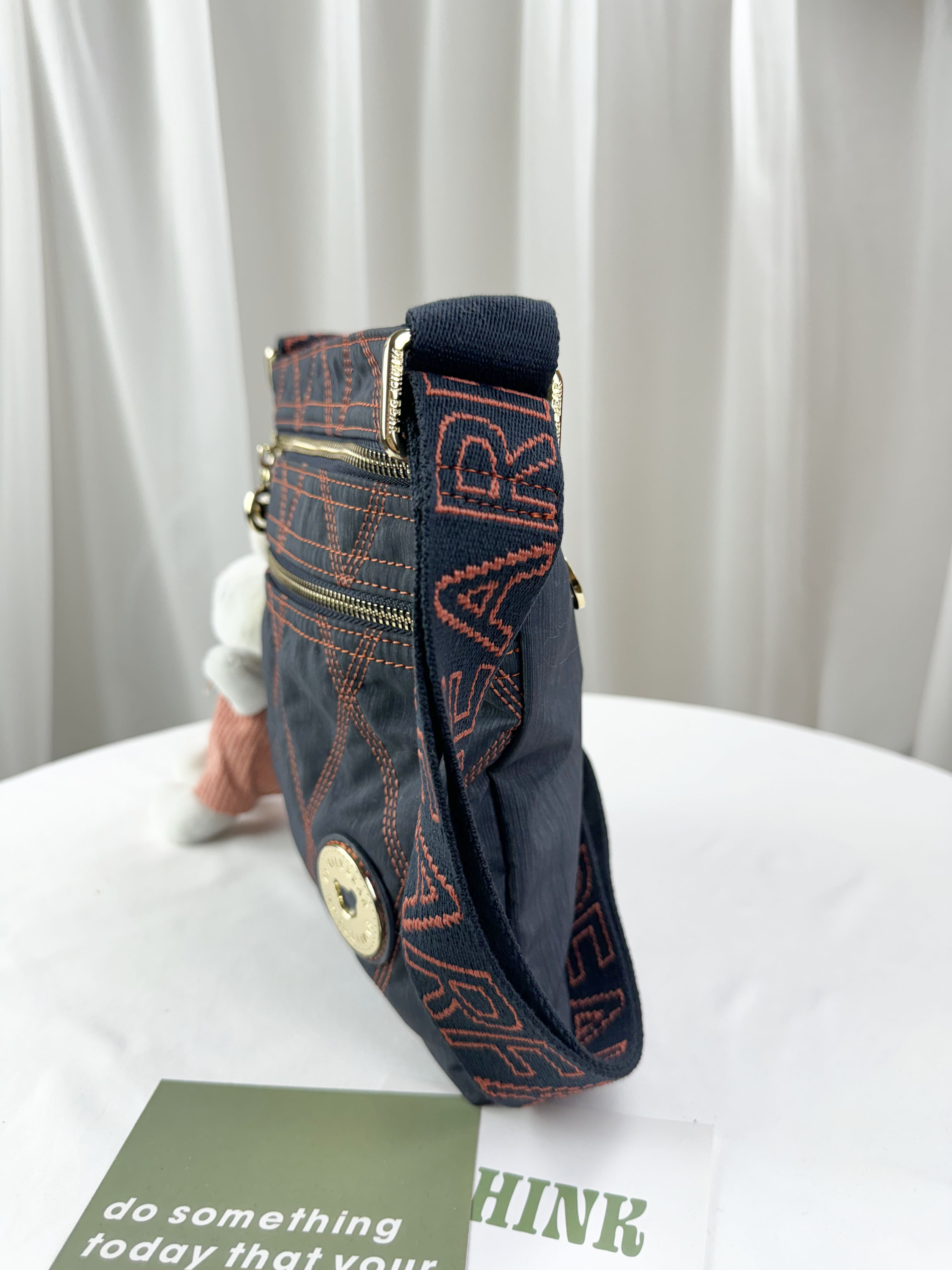 FamilyBear 藍橙菱格線尼龍側背包 附兔兔吊飾 #2679