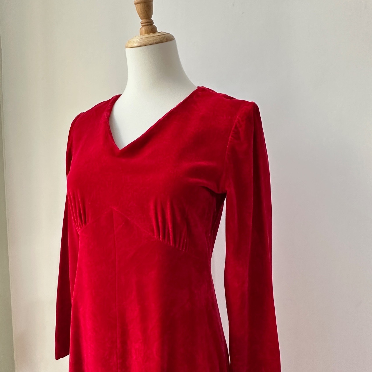 高級紅色天鵝絨高腰連身裙