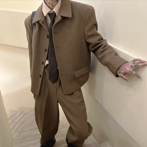 褶皺定型領羊毛短大衣