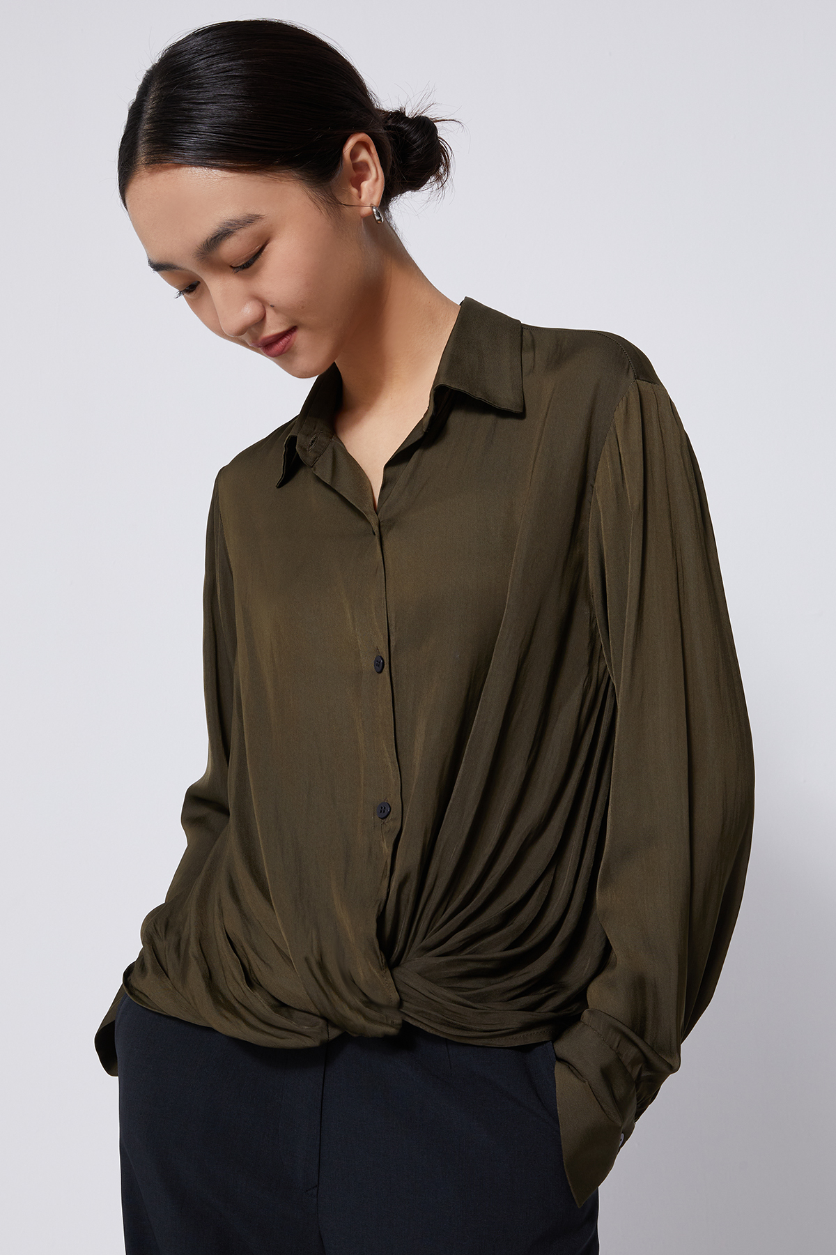 TWIST 扭轉長袖襯衫 女（松葉綠）