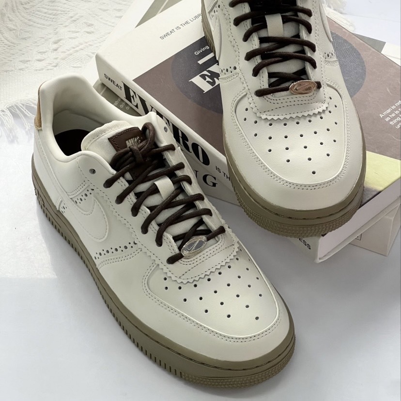 NIKE AIR FORCE 1 AF1 巴洛克 美拉德 白棕雕花 (FV3700-112)