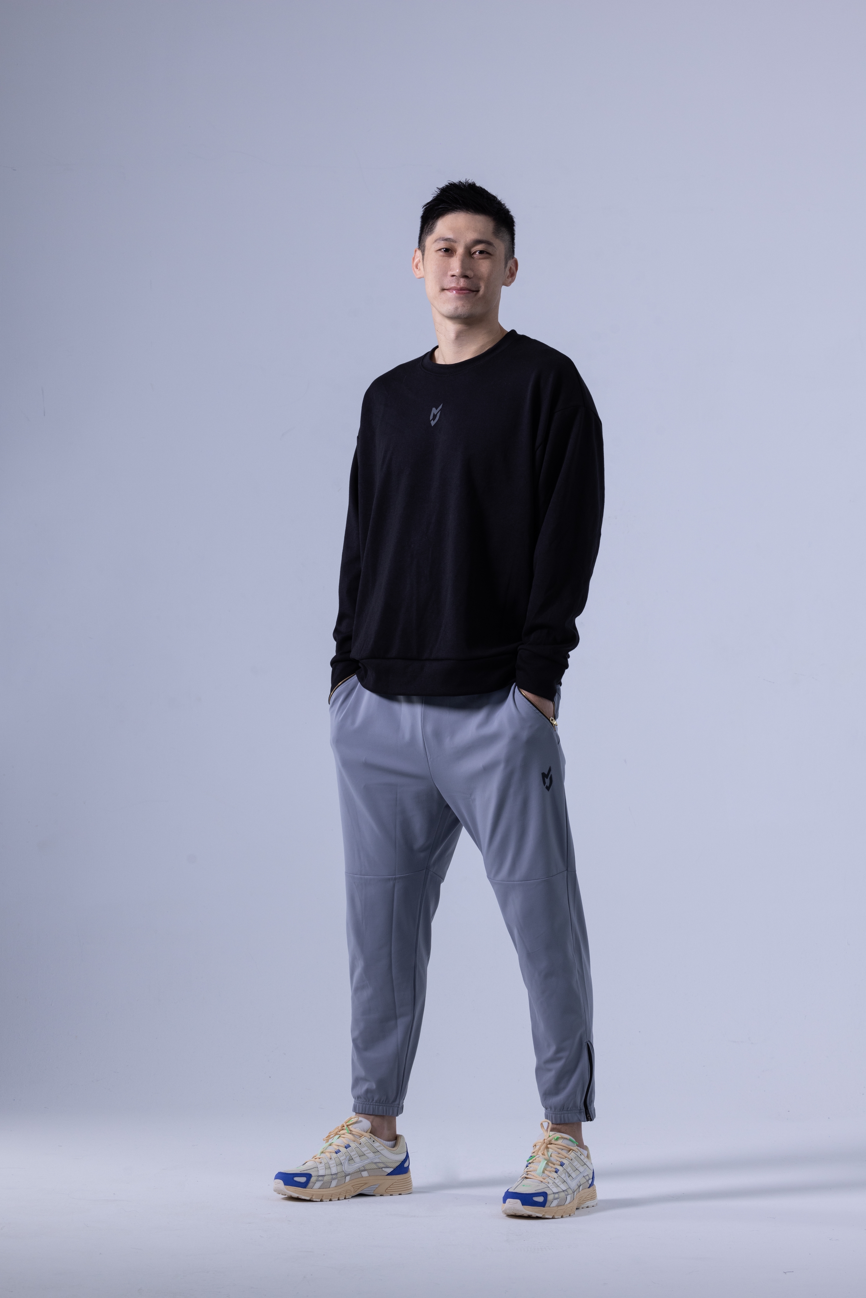 MJC 中性版雙機能落肩大學T(黑)