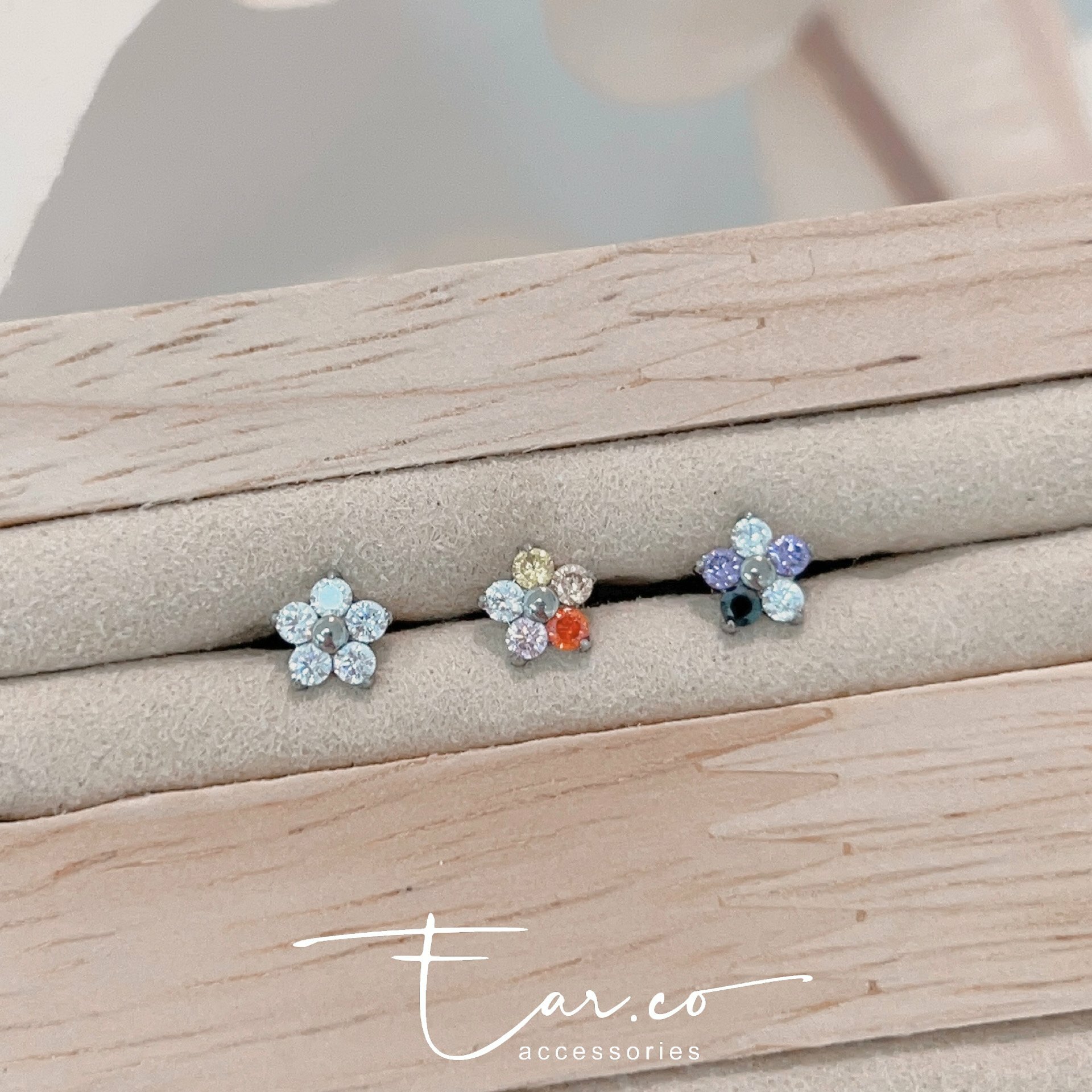 超閃拼色花花平頭耳門/耳珠/耳骨釘 [G23 Titanium] [單支]