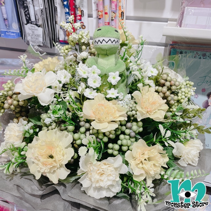 抱抱龍公仔花束