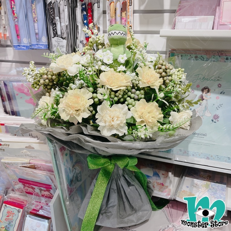 抱抱龍公仔花束