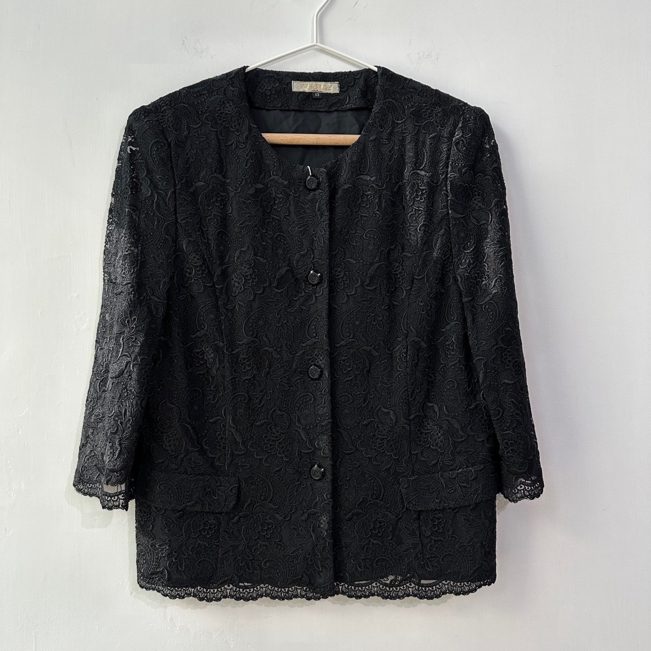 日本製神秘感黑色通花中袖上衣