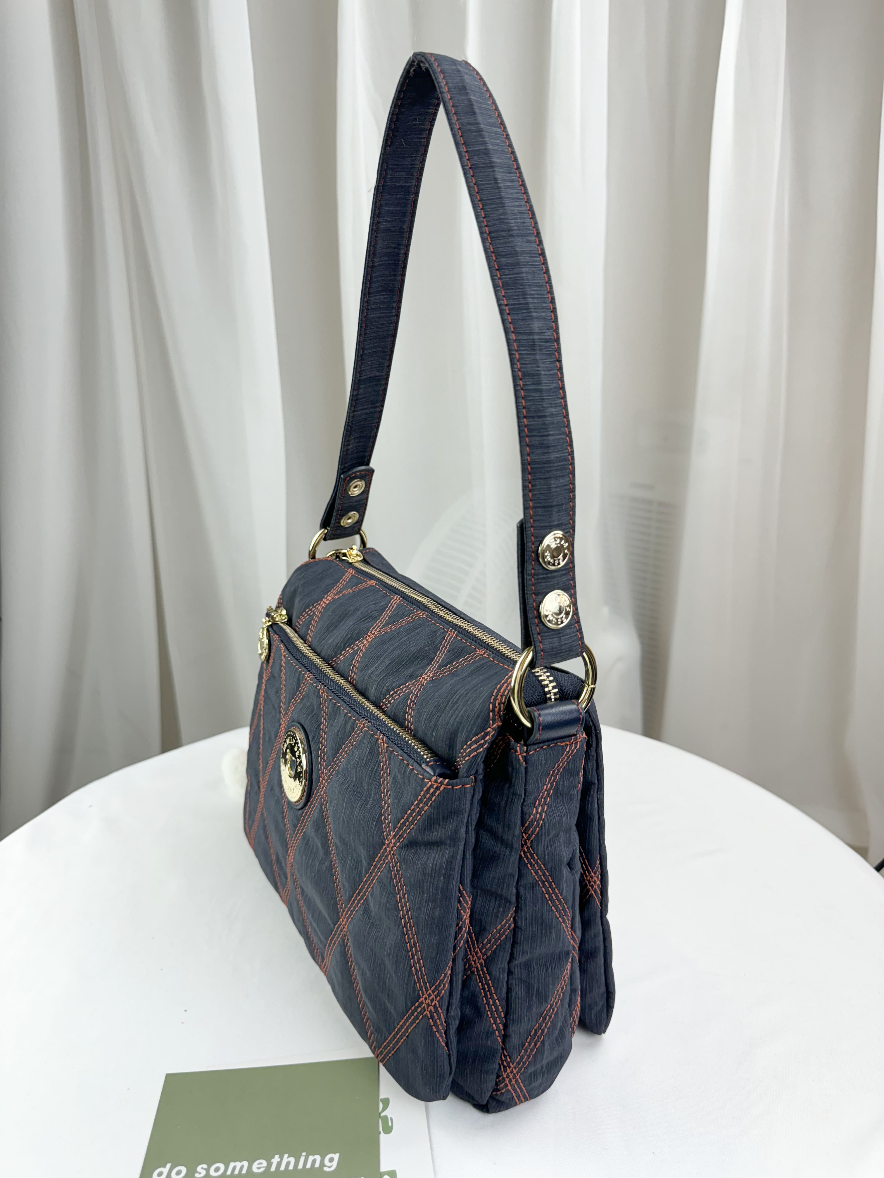 GOODS 藍橙菱格線尼龍肩背包 / 側背包 附兔兔吊飾 #29259